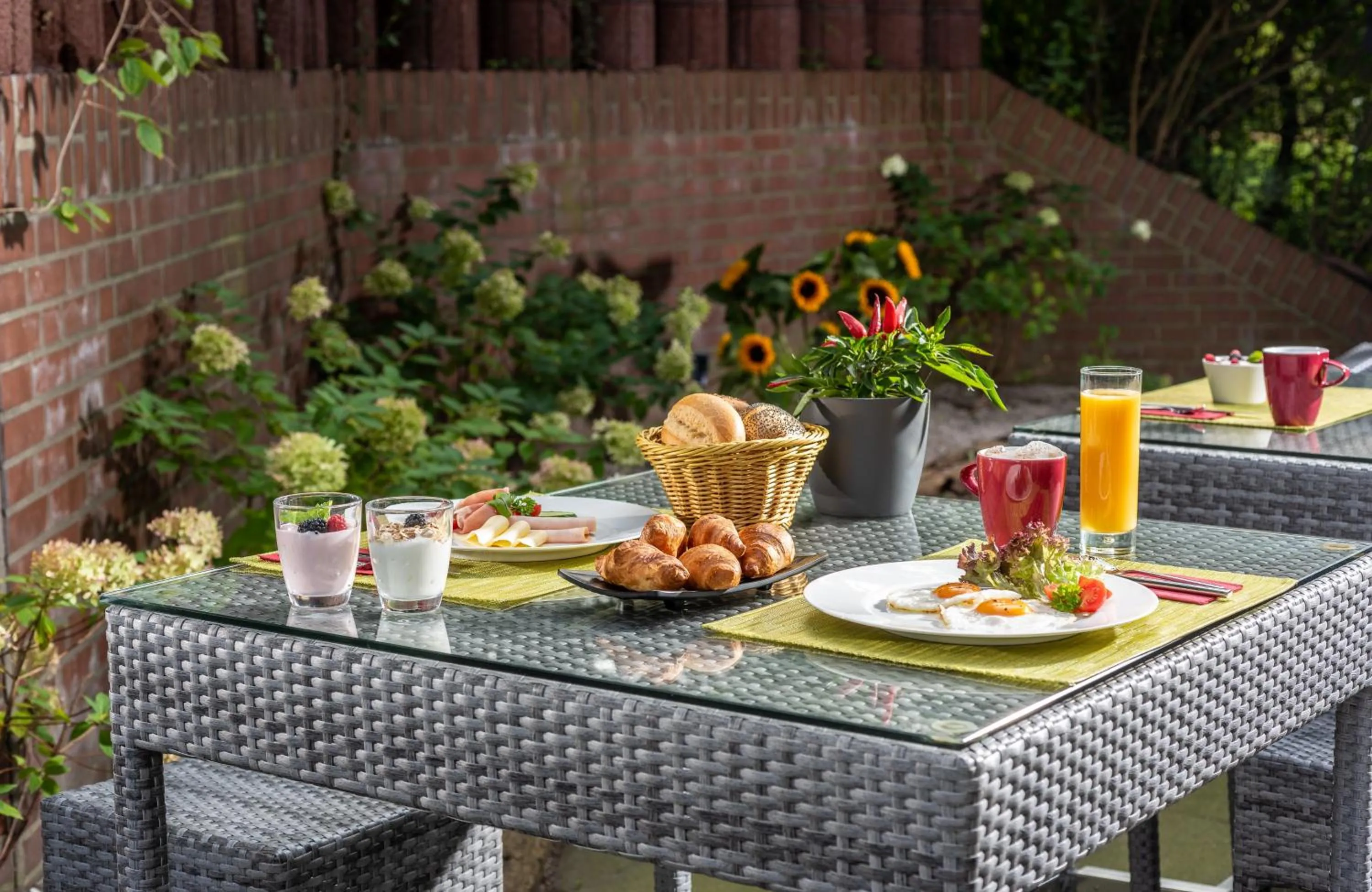 Breakfast in Leonardo Hotel Hamburg Elbbrücken
