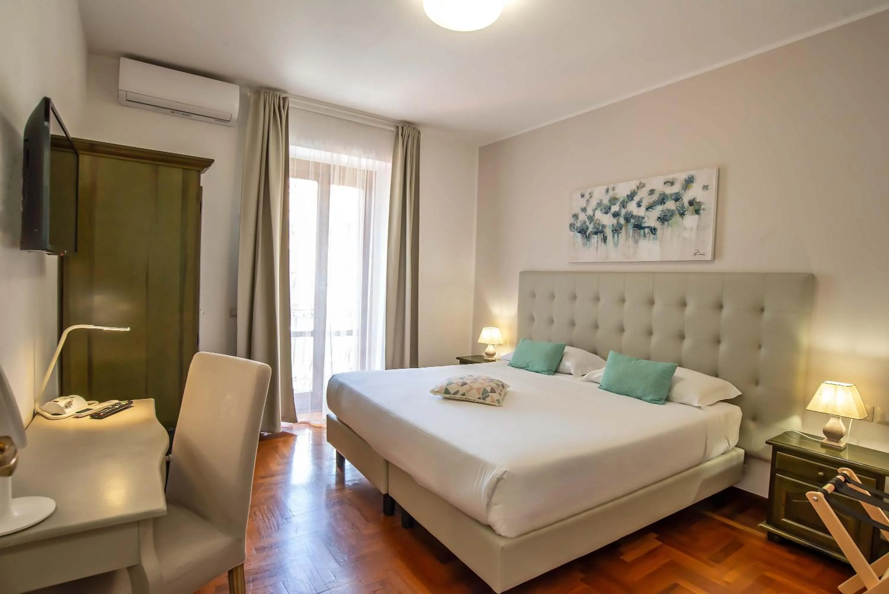 Photo of the whole room, Bed in Plaza Rooms Ciampino