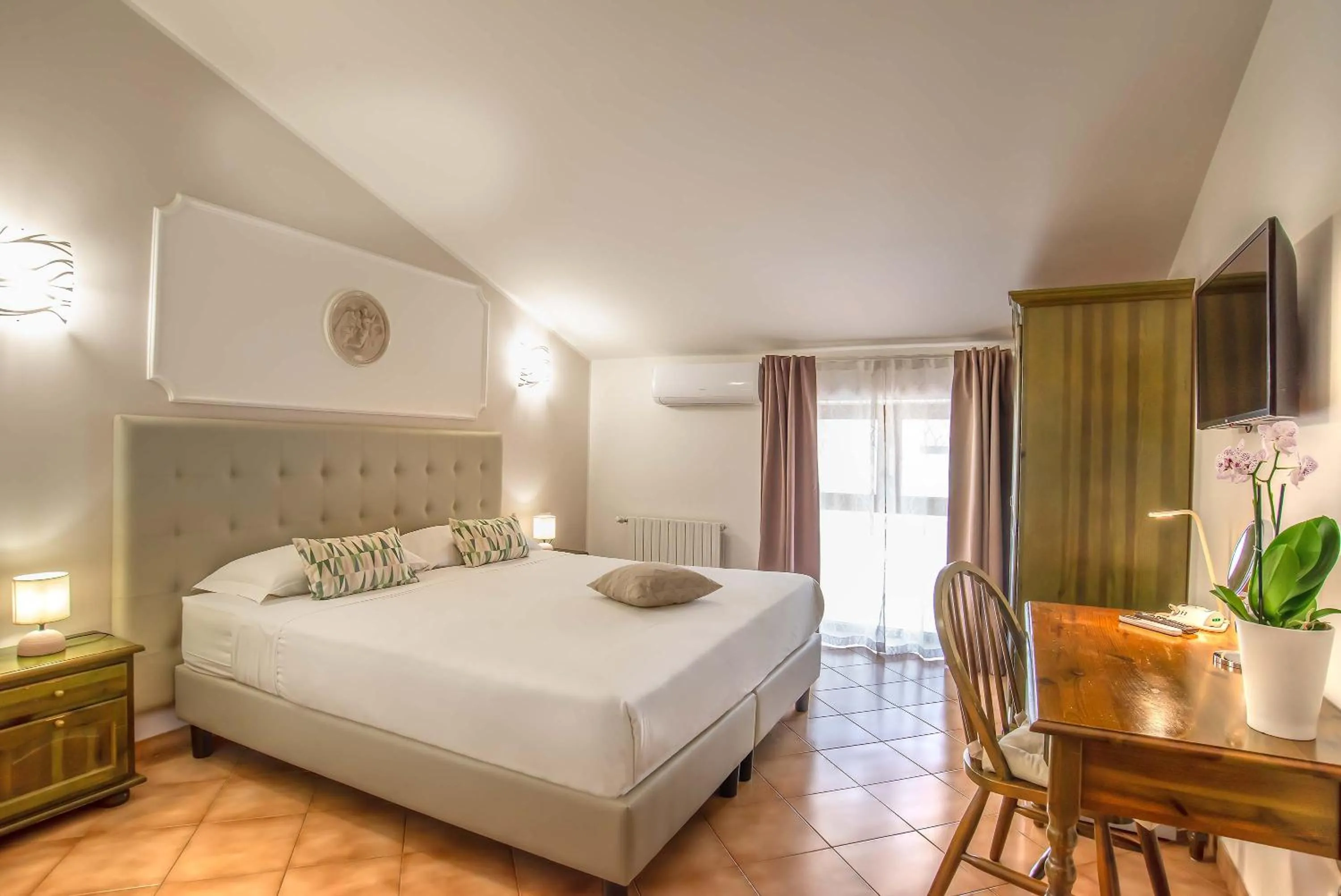 Photo of the whole room, Bed in Plaza Rooms Ciampino