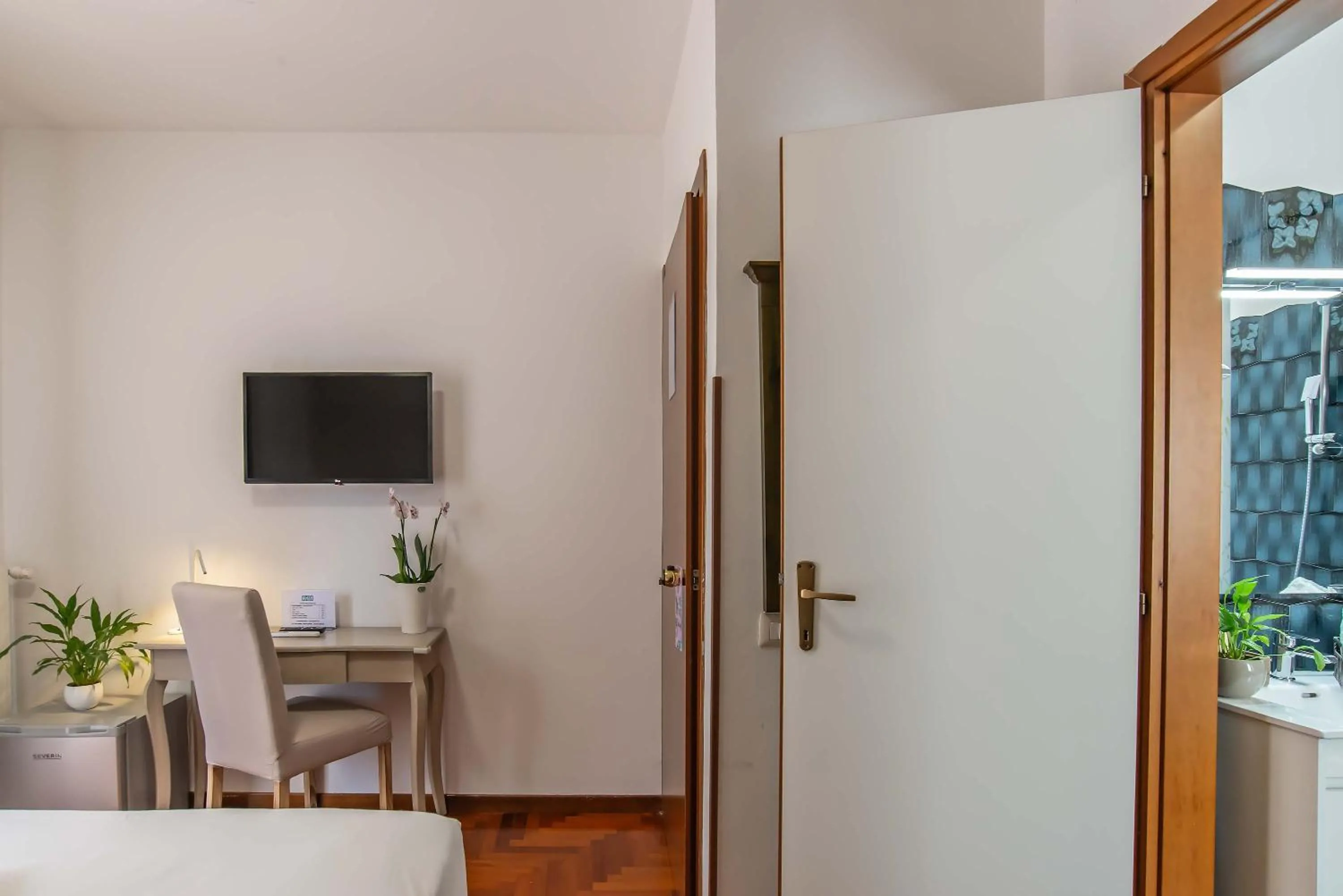 Photo of the whole room in Plaza Rooms Ciampino