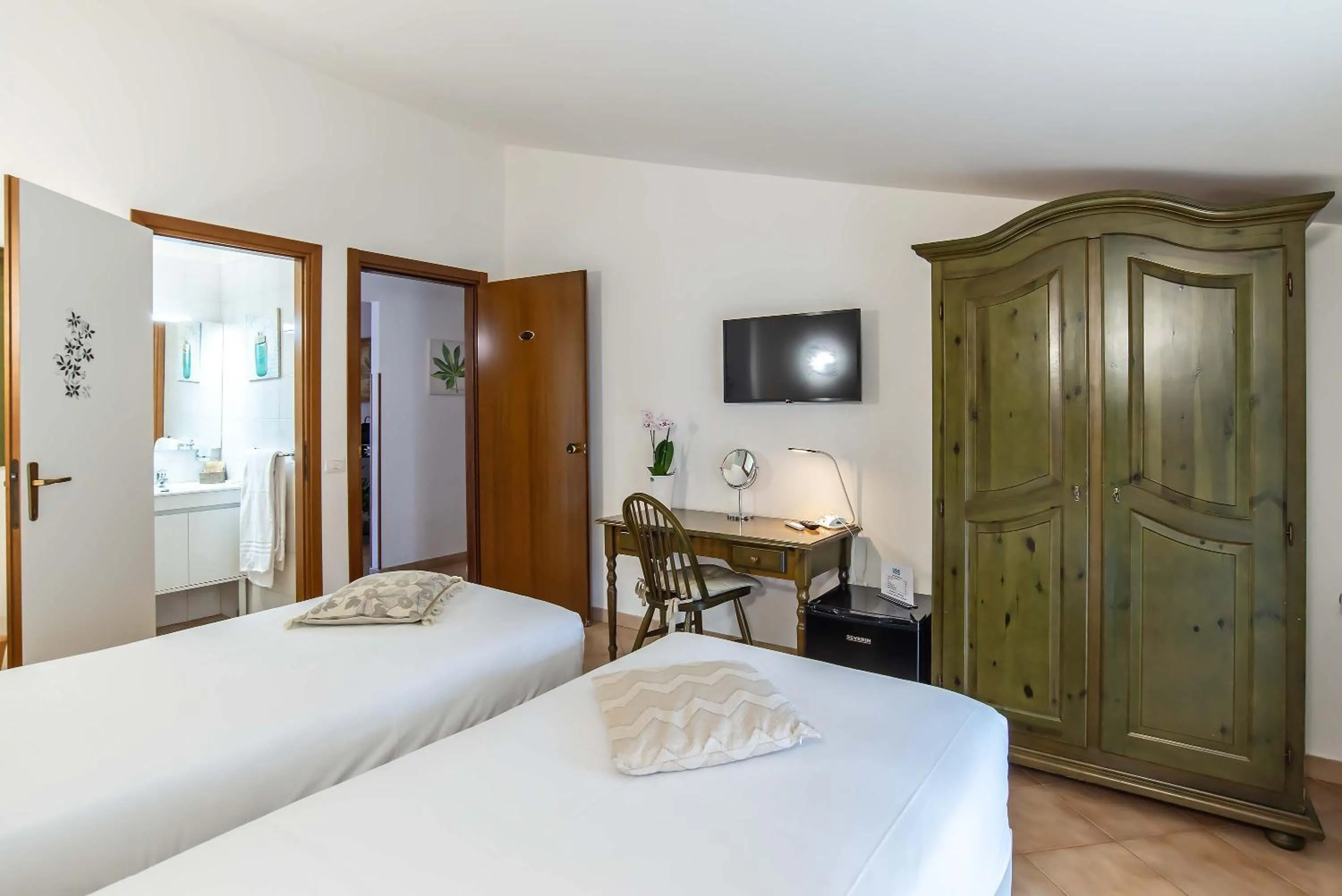 Photo of the whole room, Bed in Plaza Rooms Ciampino