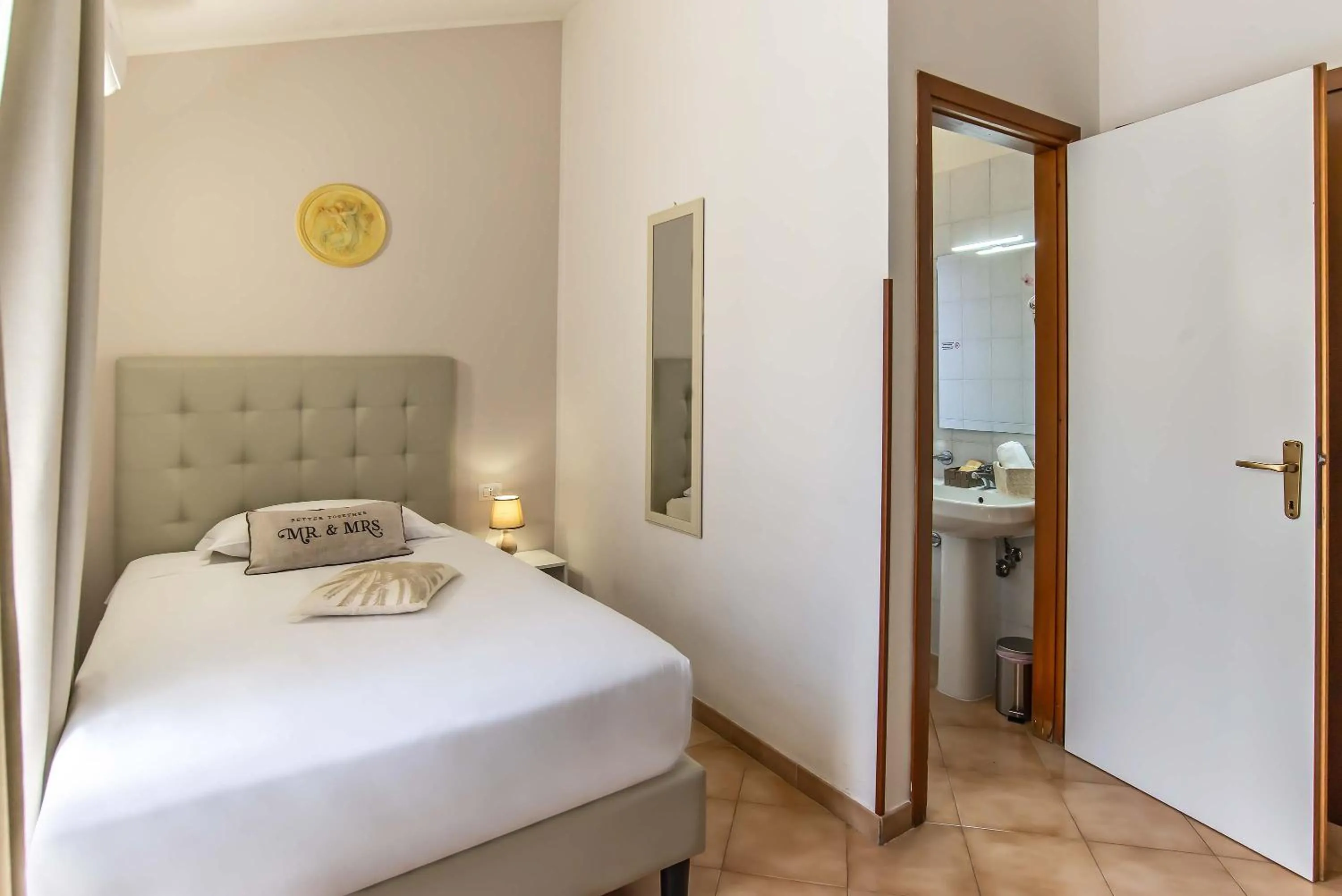 Photo of the whole room, Bed in Plaza Rooms Ciampino