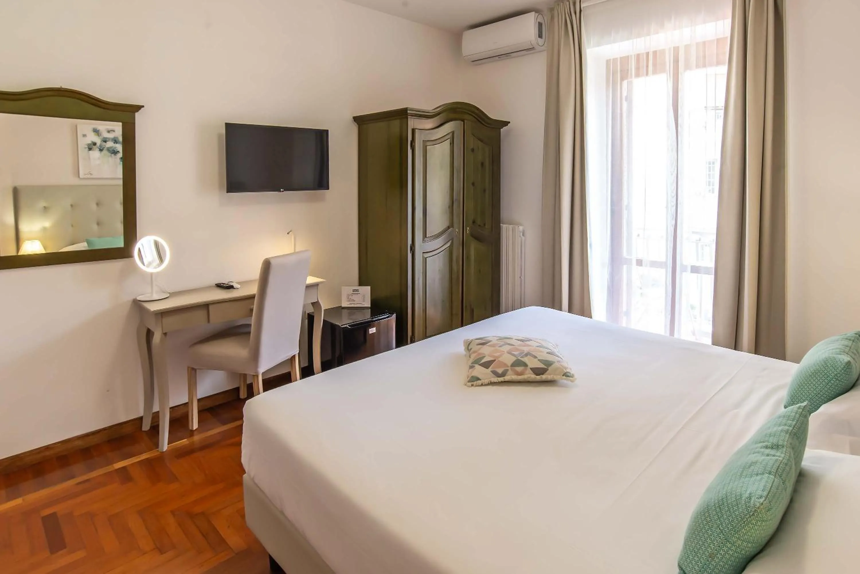 Photo of the whole room, Bed in Plaza Rooms Ciampino