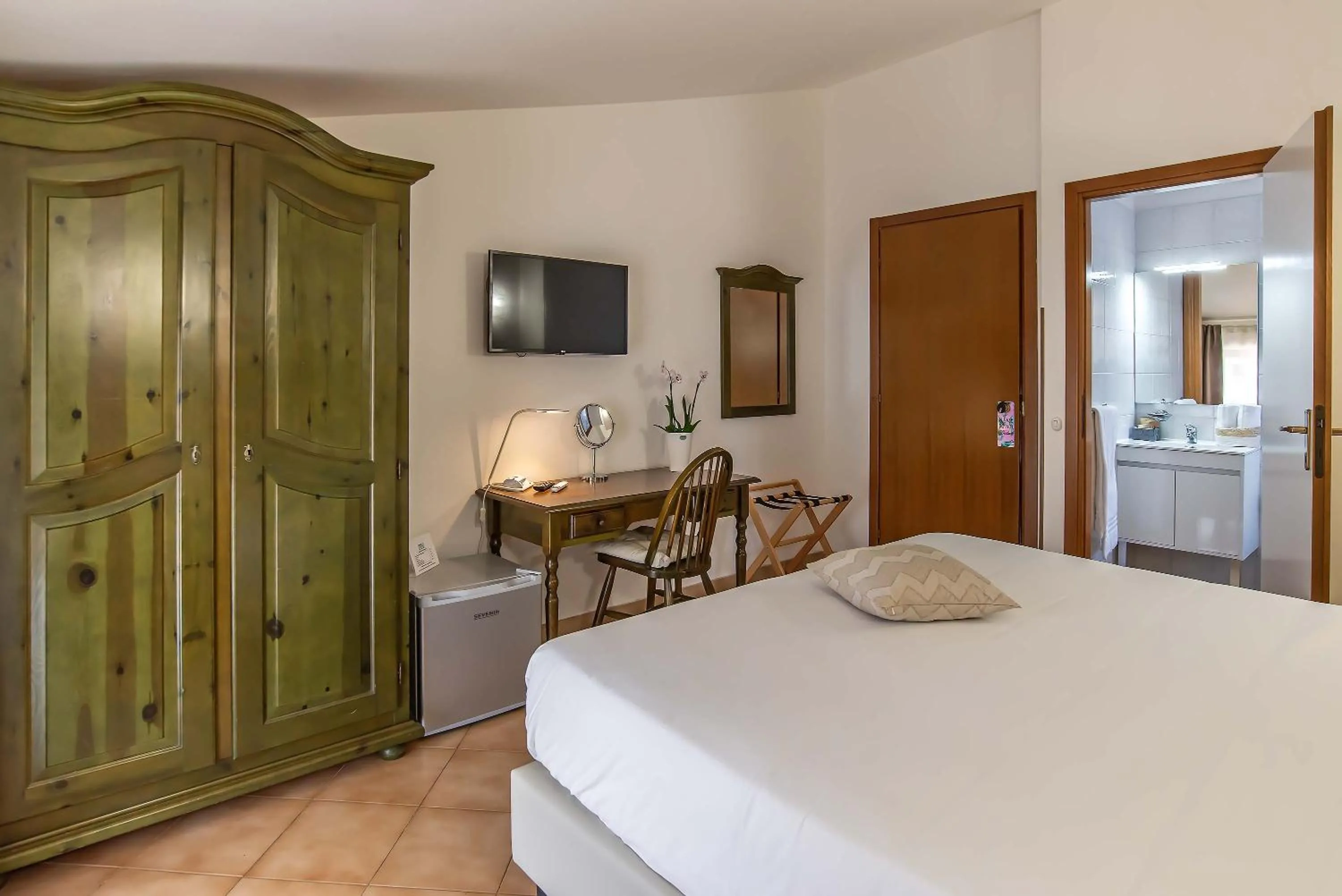 Photo of the whole room, Bed in Plaza Rooms Ciampino