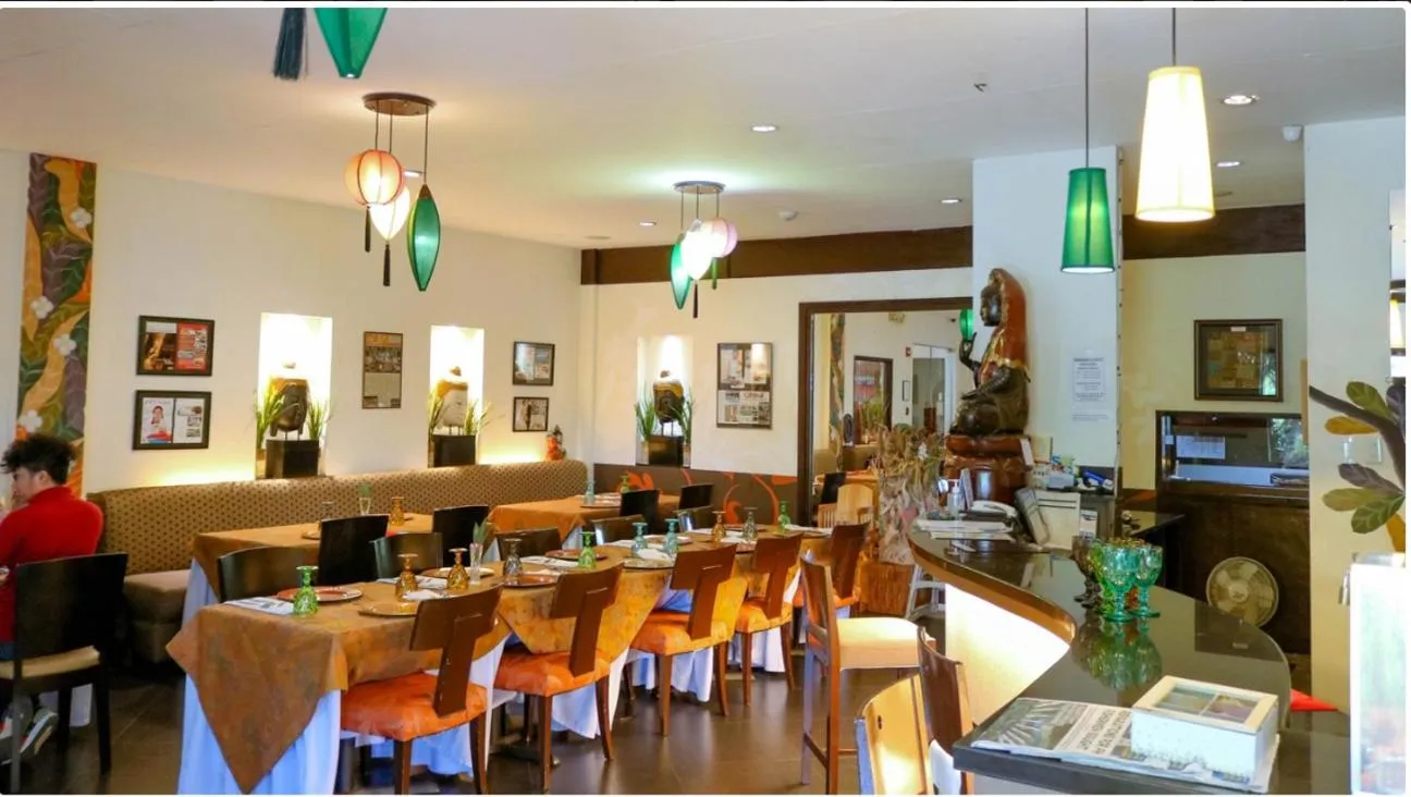 Restaurant/places to eat in Segara Villas