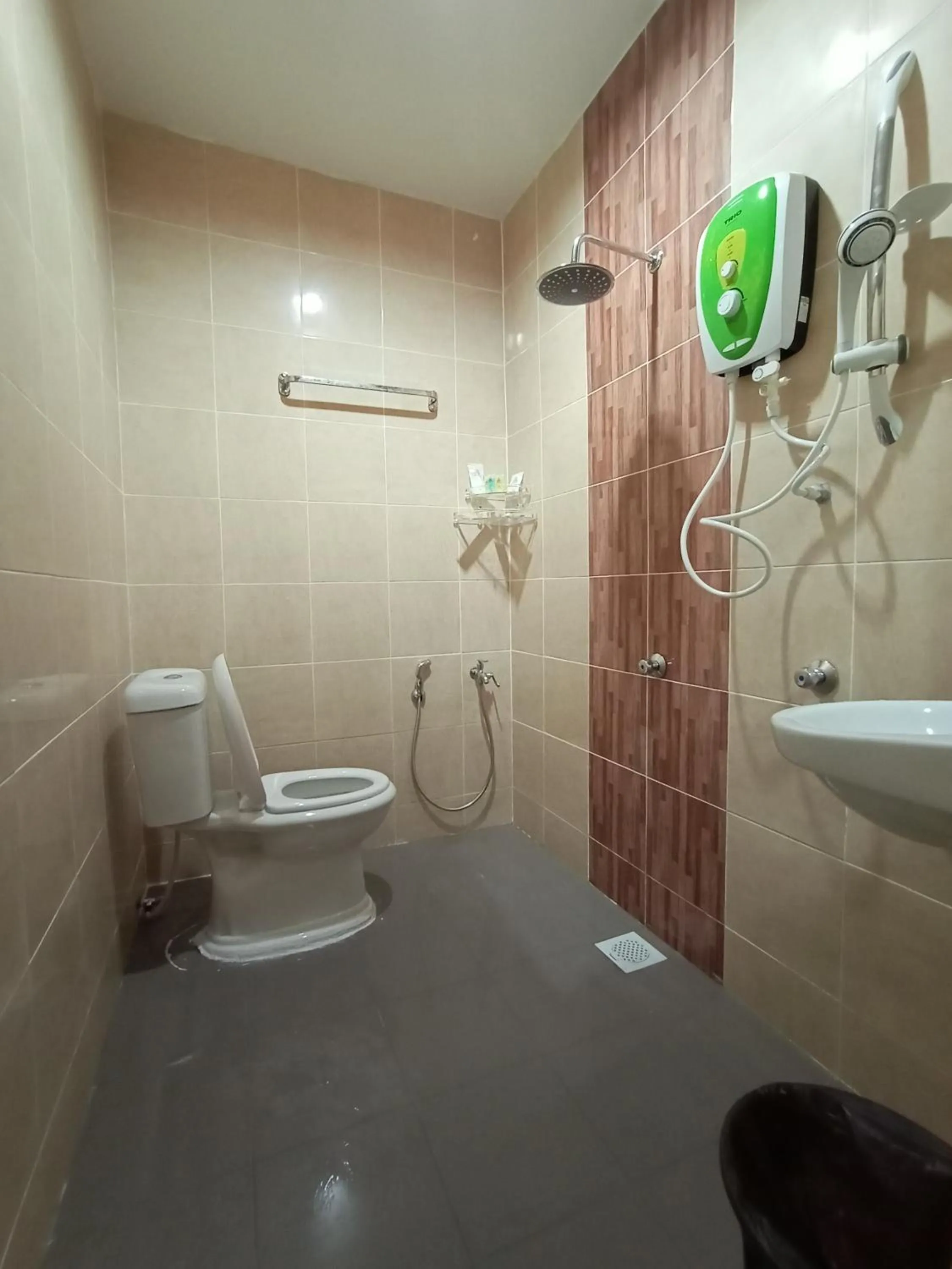 Toilet in Dane & Shue Hotel Kok Lanas