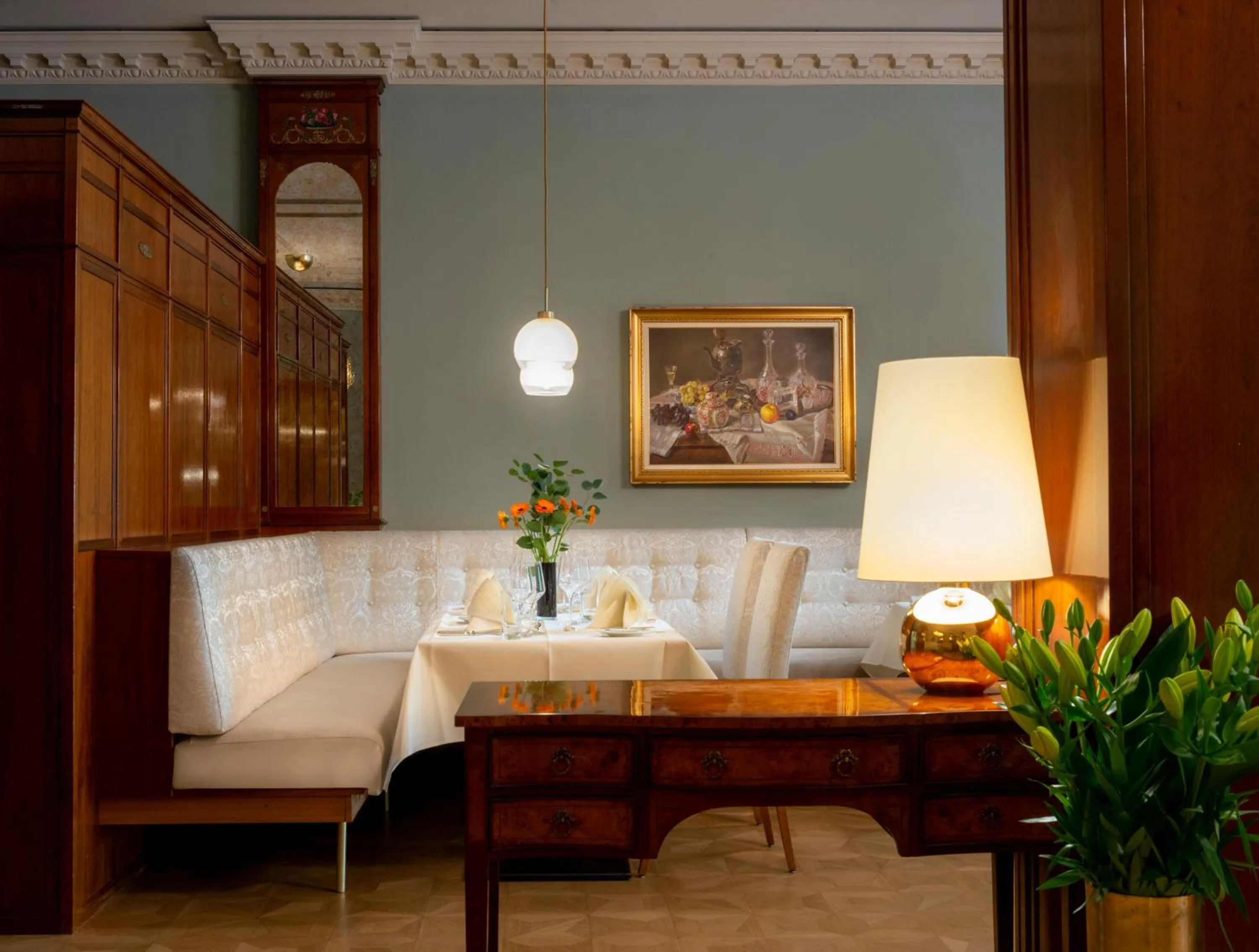 Restaurant/places to eat in Best Western Premier Grand Hotel Russischer Hof