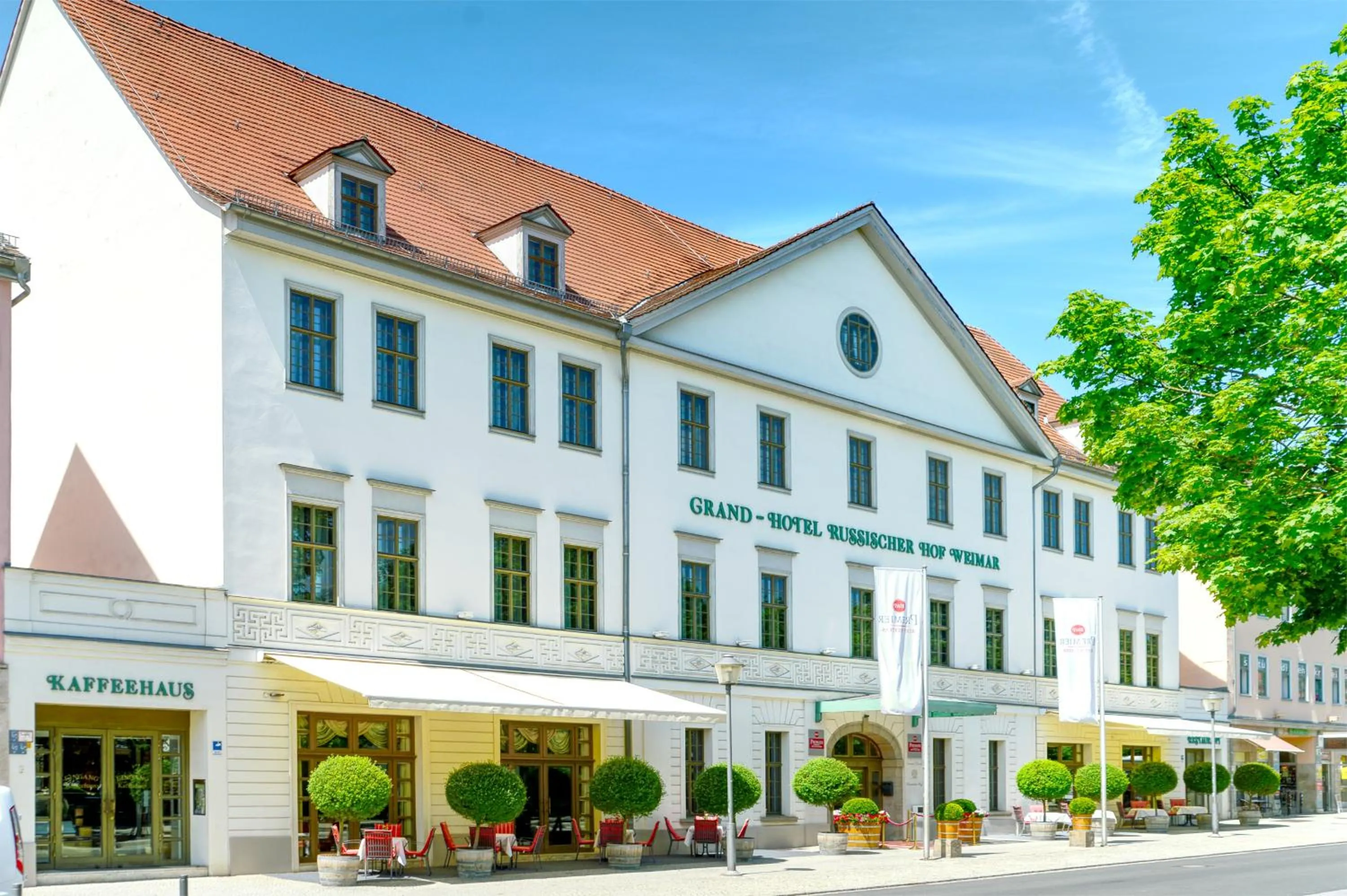Property building in Best Western Premier Grand Hotel Russischer Hof