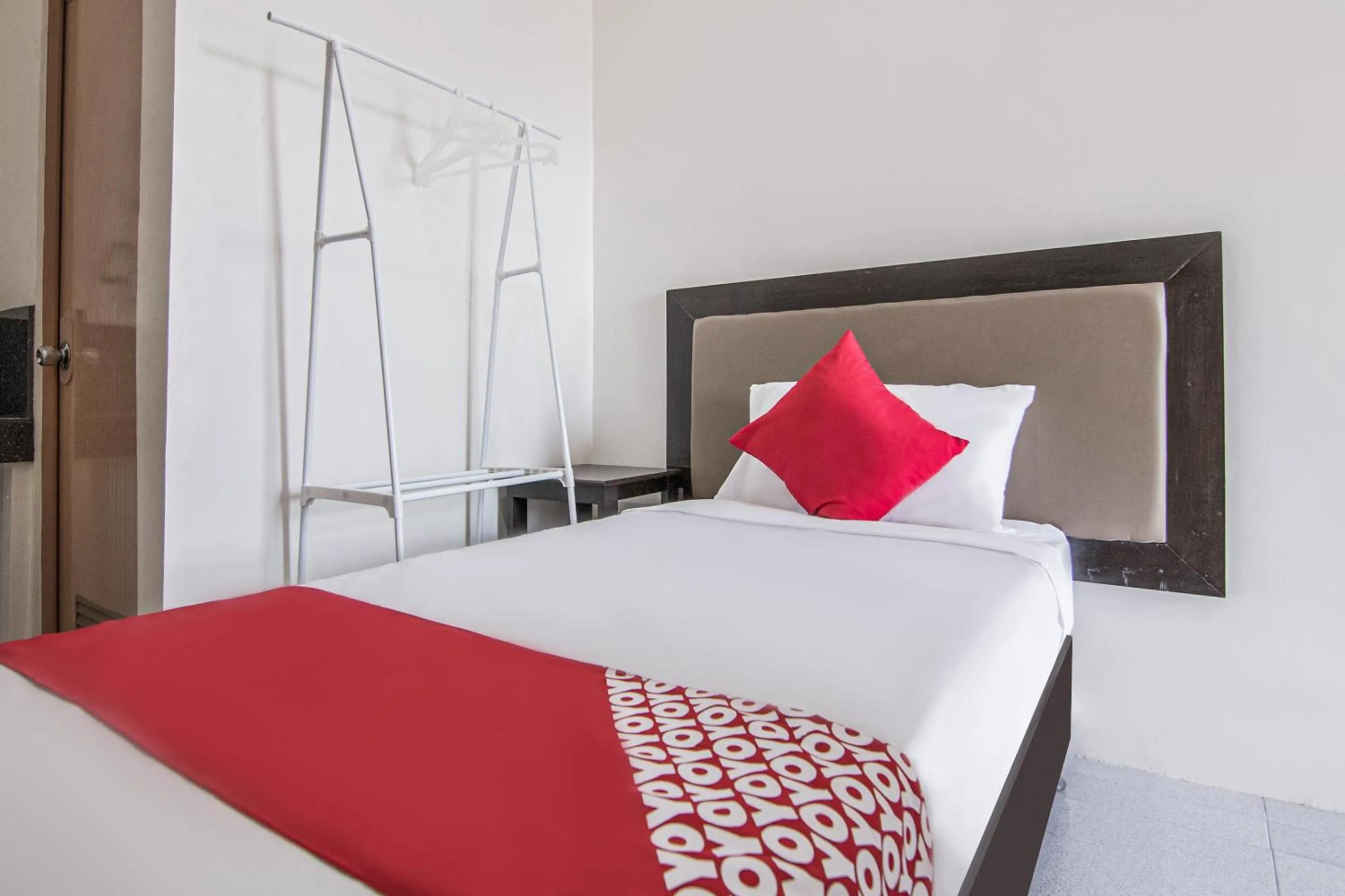 Bedroom, Bed in OYO 431 Apollo 11 Apartelle