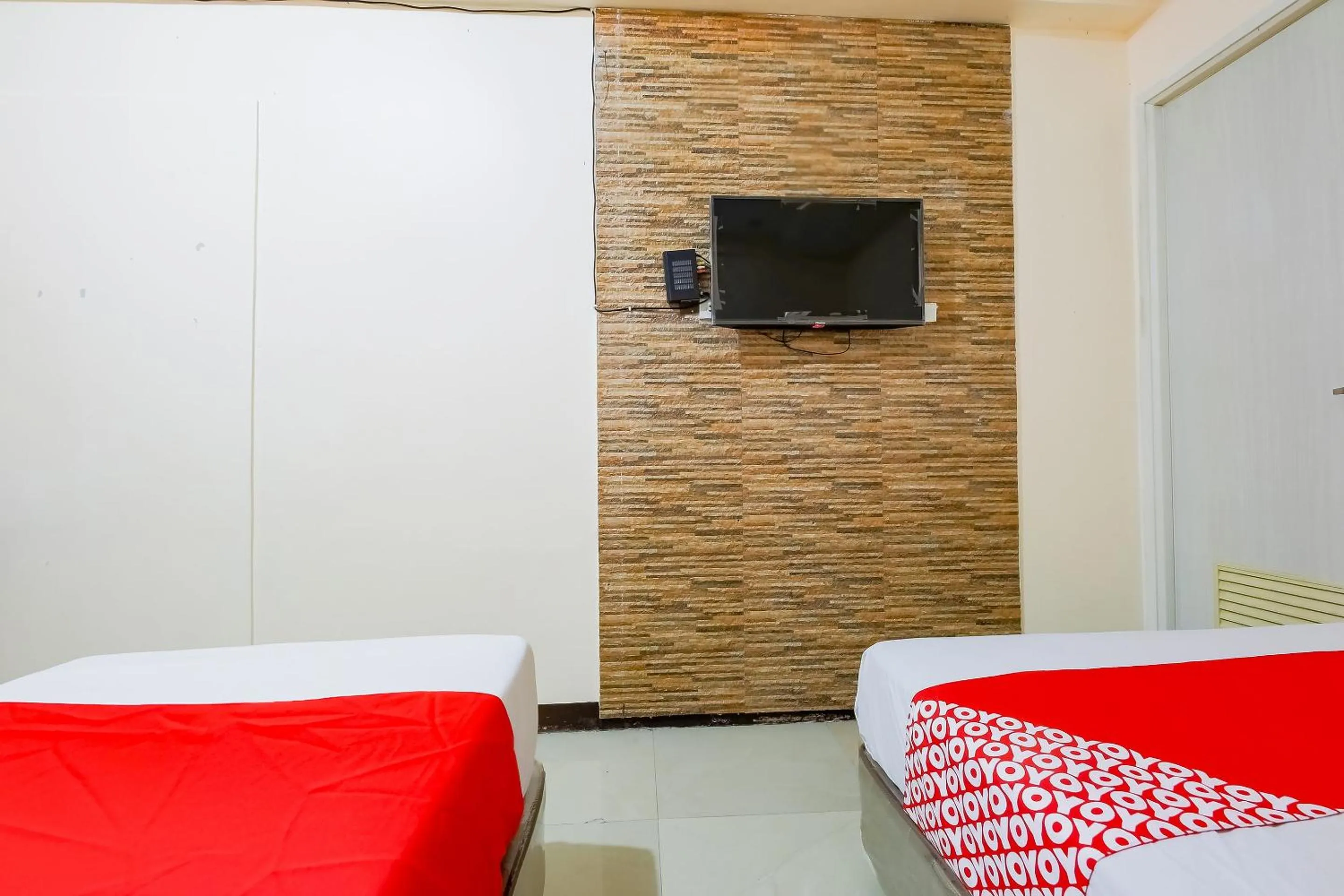 Bedroom, Bed in OYO 431 Apollo 11 Apartelle