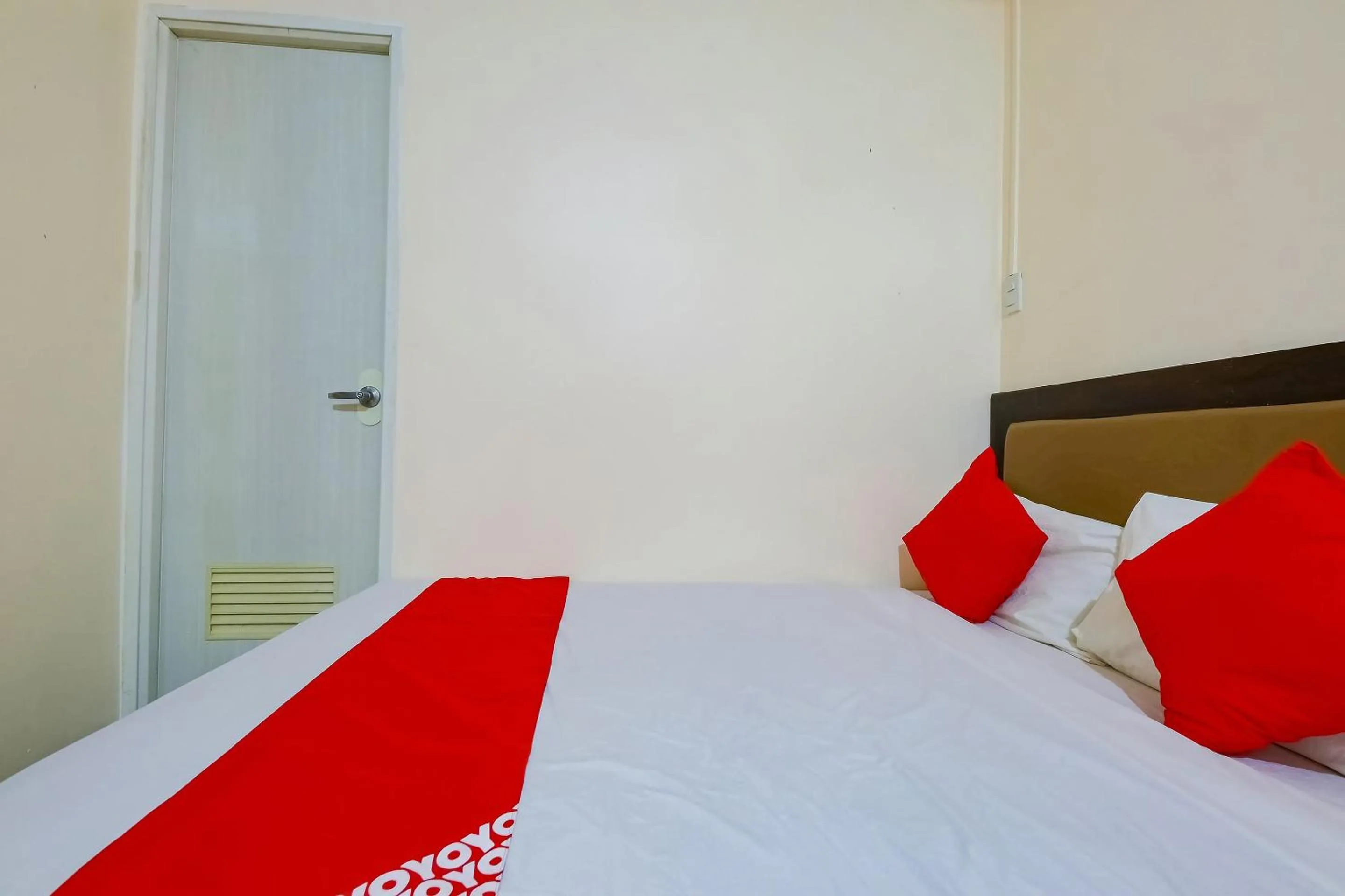 Bedroom, Bed in OYO 431 Apollo 11 Apartelle