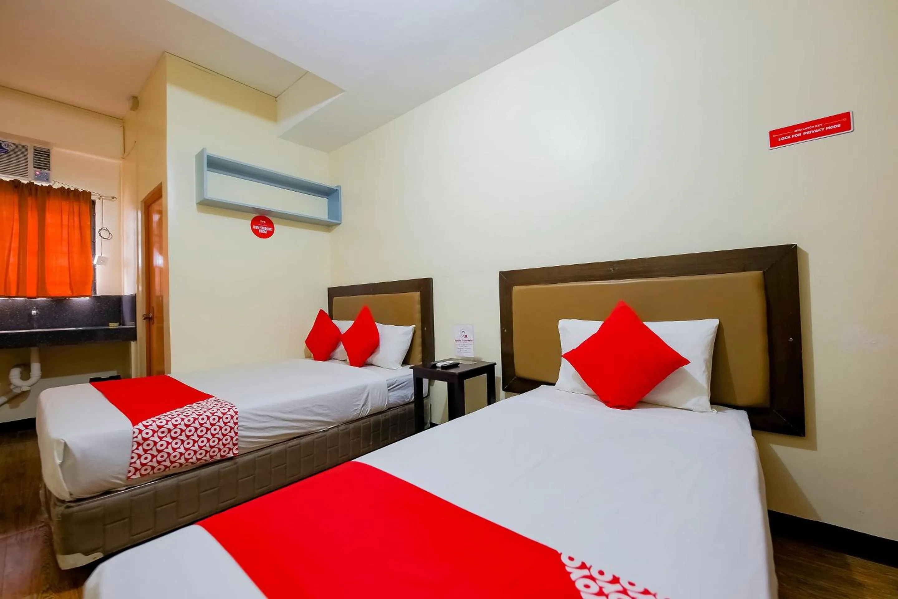 Bedroom, Bed in OYO 431 Apollo 11 Apartelle