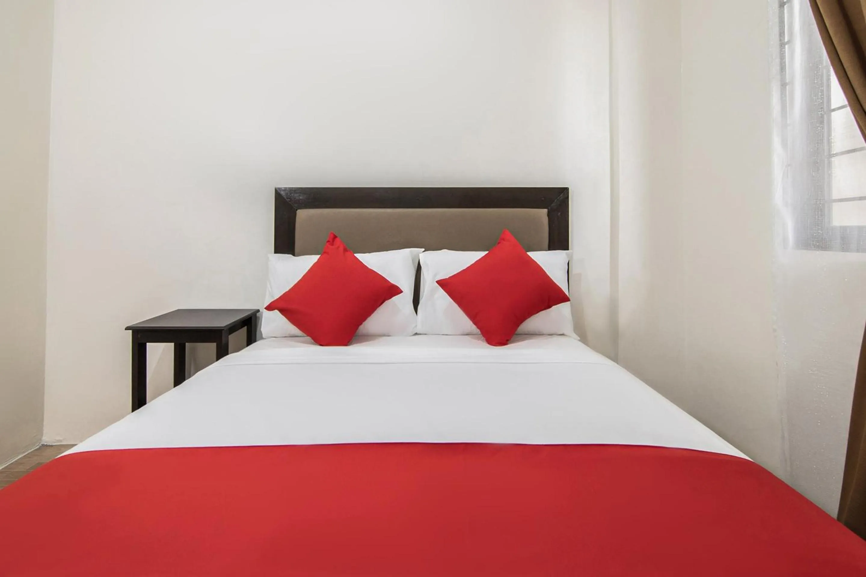 Bedroom, Bed in OYO 431 Apollo 11 Apartelle