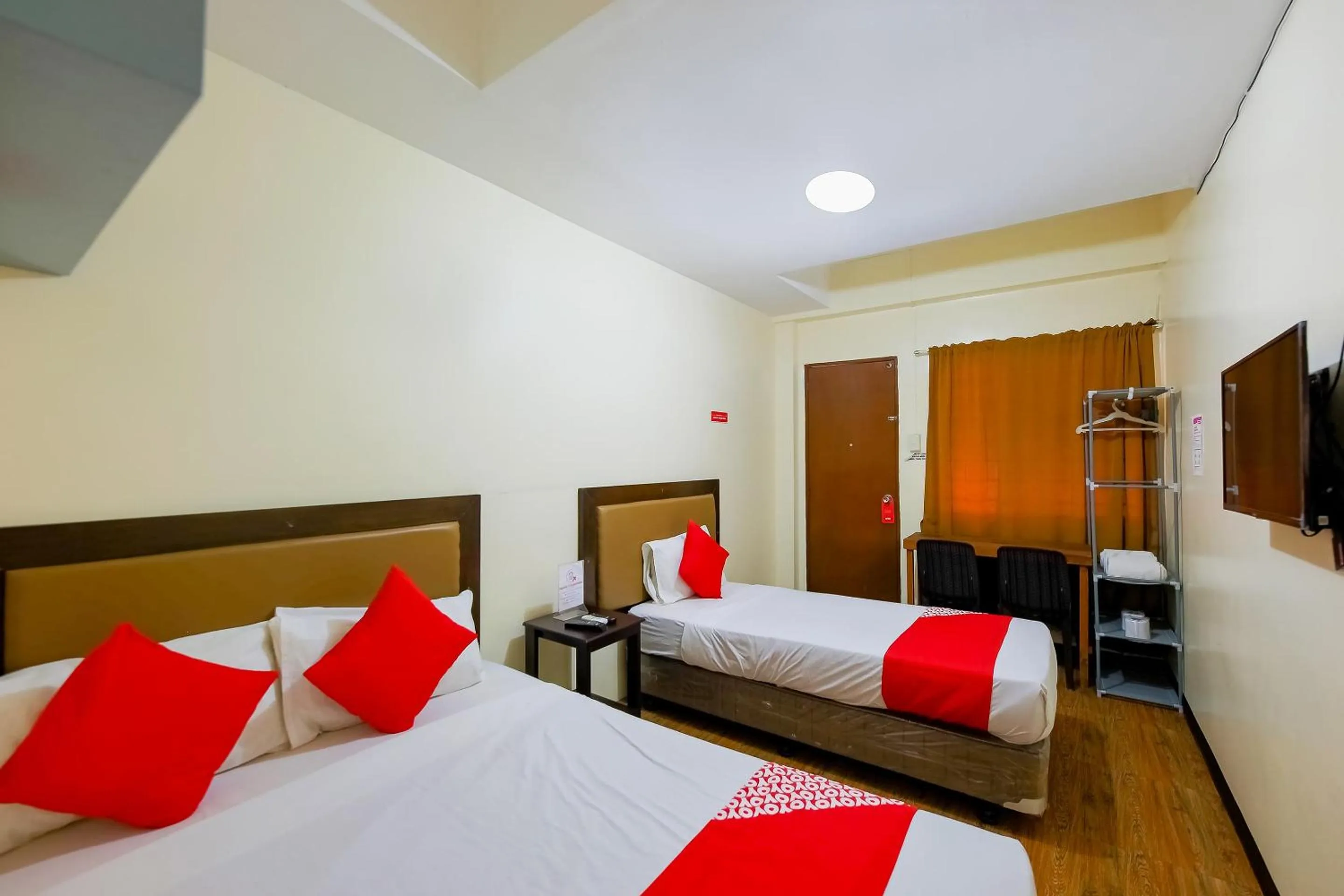 Bedroom, Bed in OYO 431 Apollo 11 Apartelle