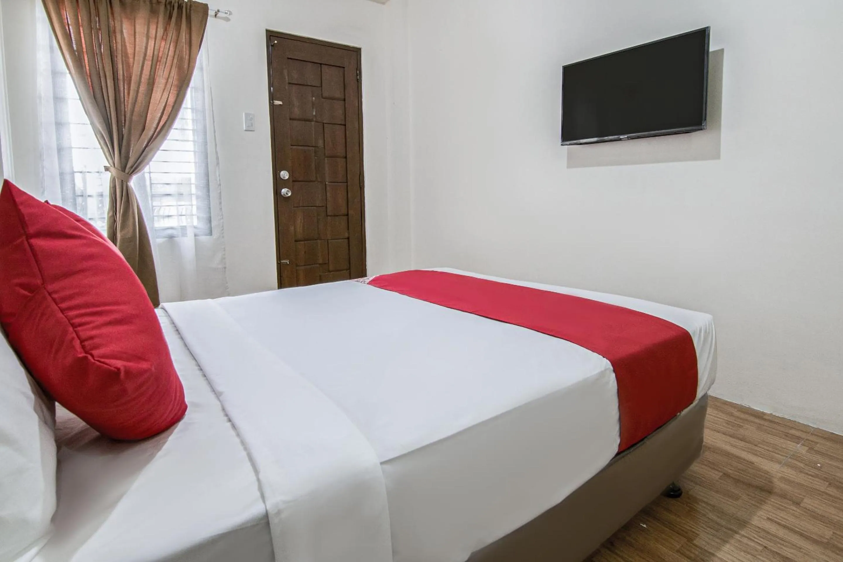 Bedroom, Bed in OYO 431 Apollo 11 Apartelle