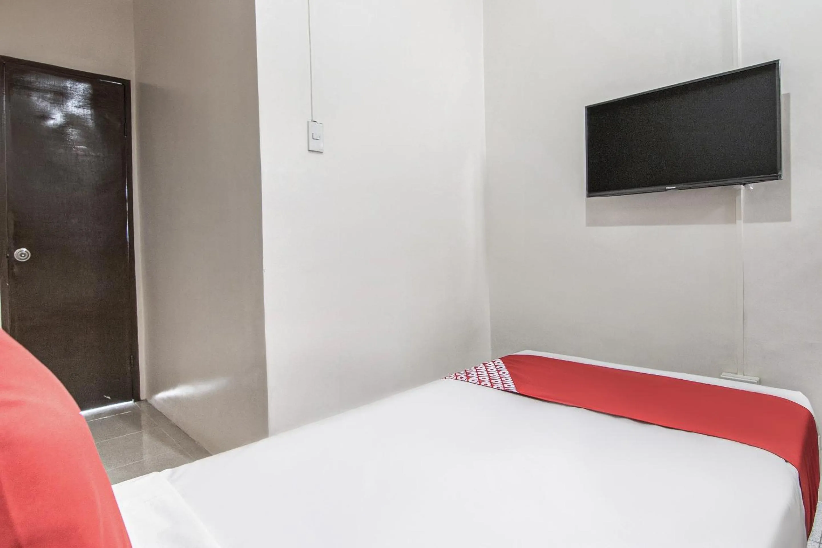 Bedroom, Bed in OYO 431 Apollo 11 Apartelle