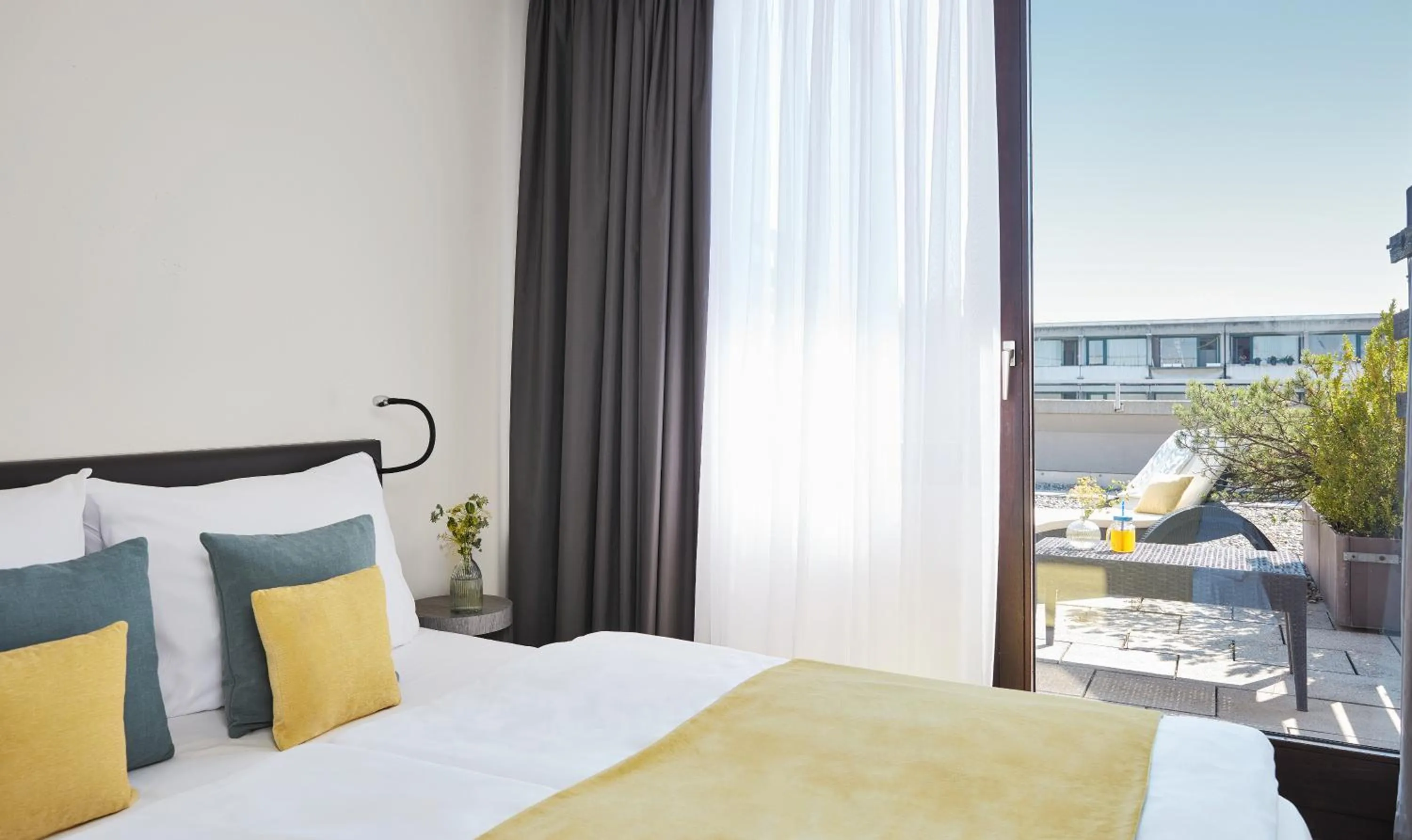 View (from property/room), Bed in Living Hotel am Deutschen Museum