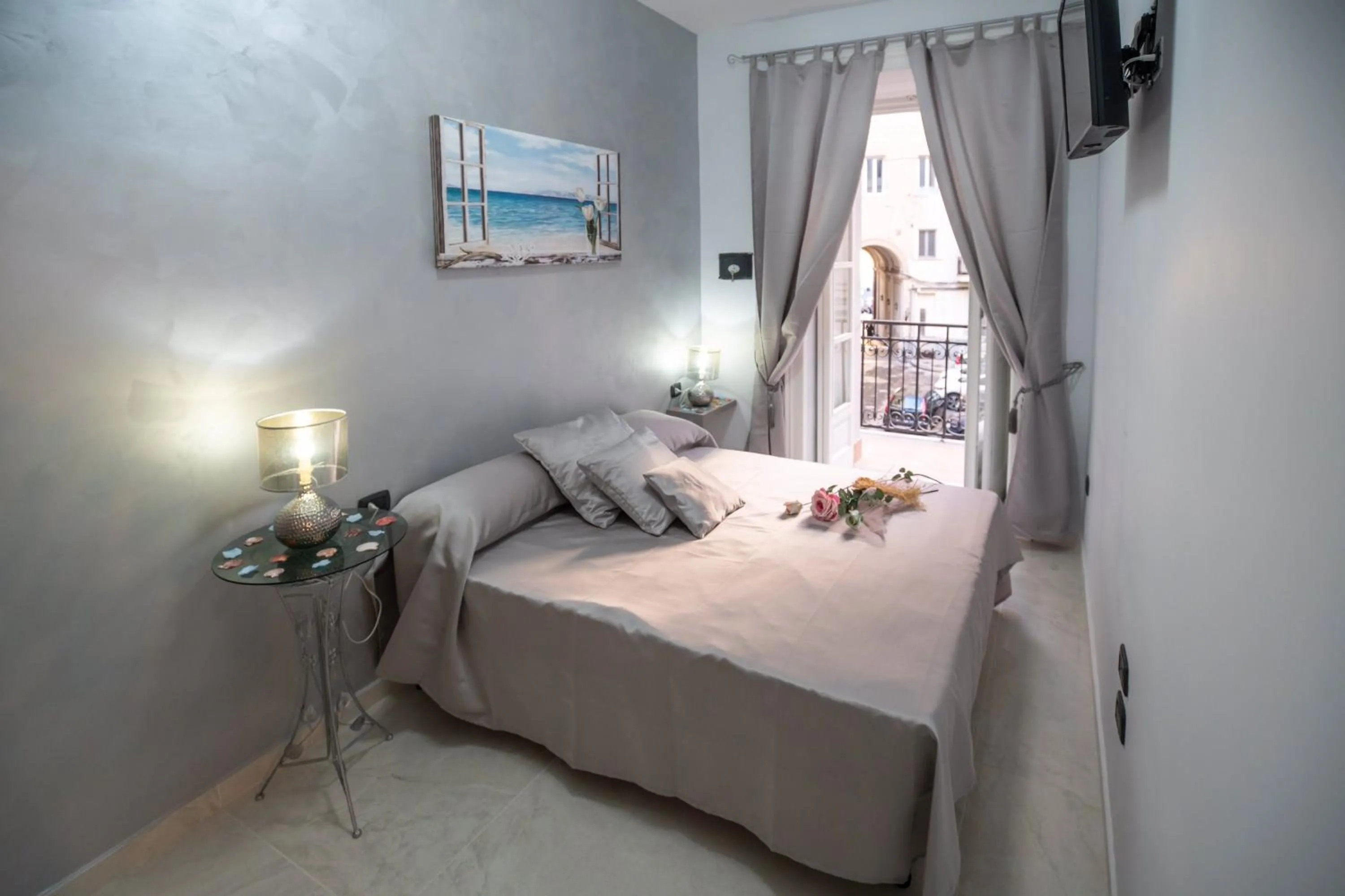 Bed in New In! Syrenuse at Santa Lucia