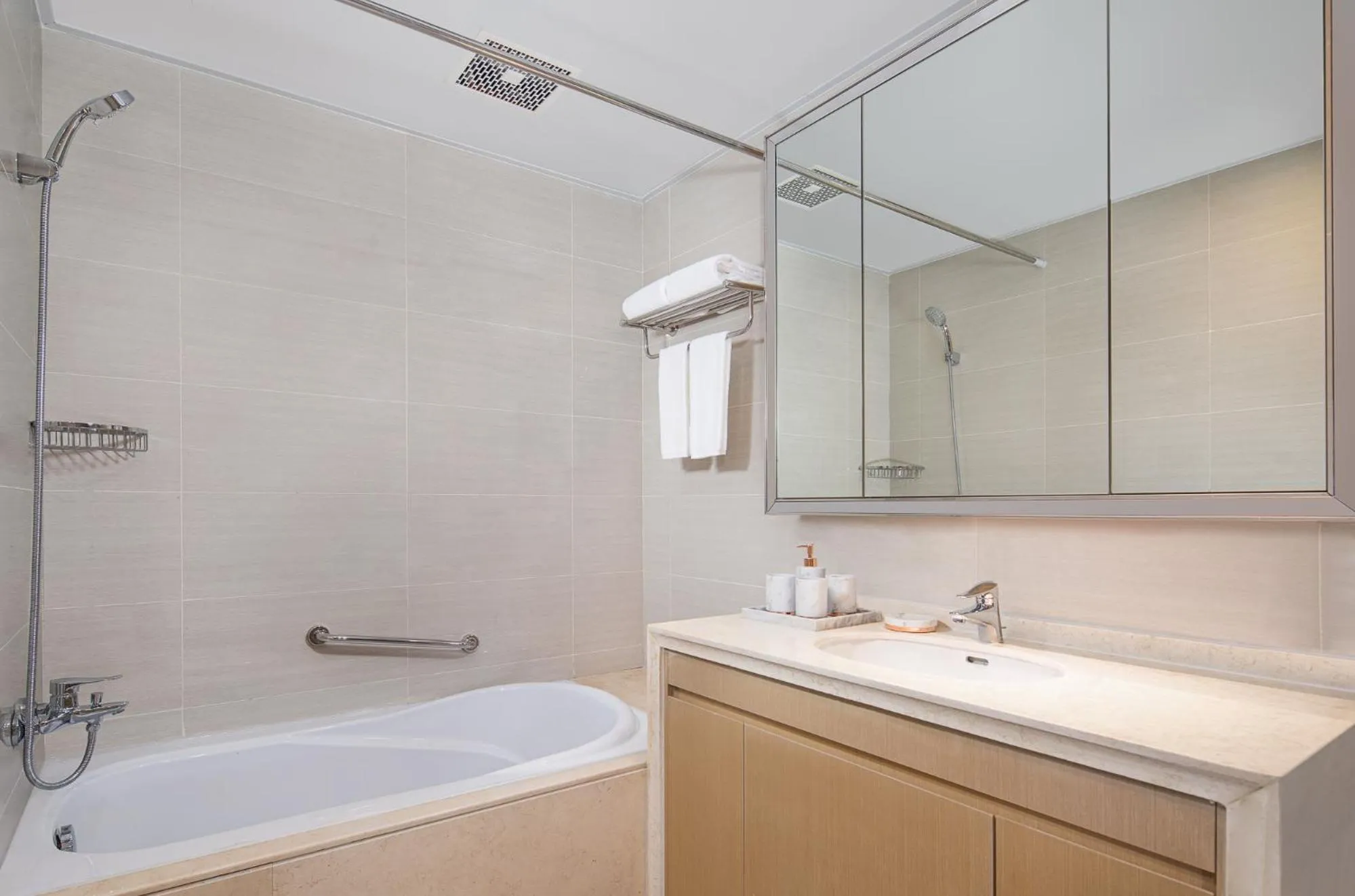 Bath in Joysuites Nantong