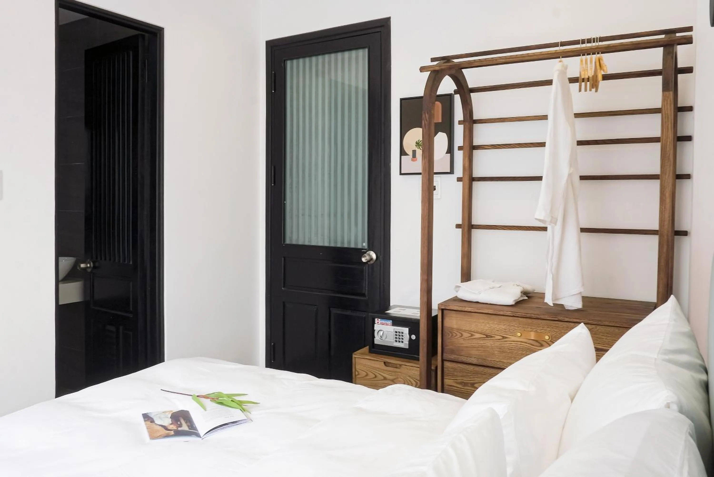 Photo of the whole room, Bed in Quang Vinh Apartment and Hotel Hoi An