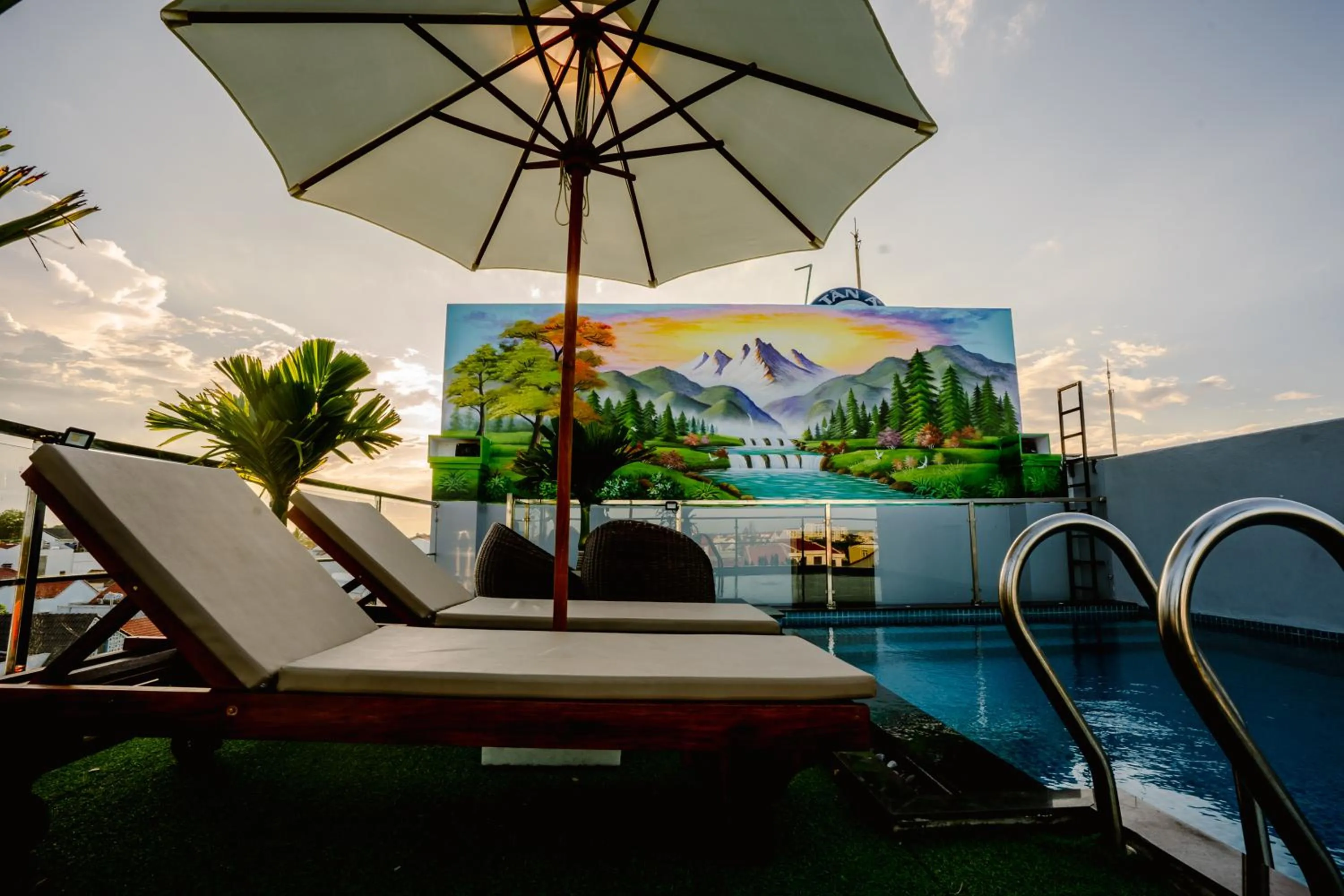 Swimming pool in Quang Vinh Apartment and Hotel Hoi An