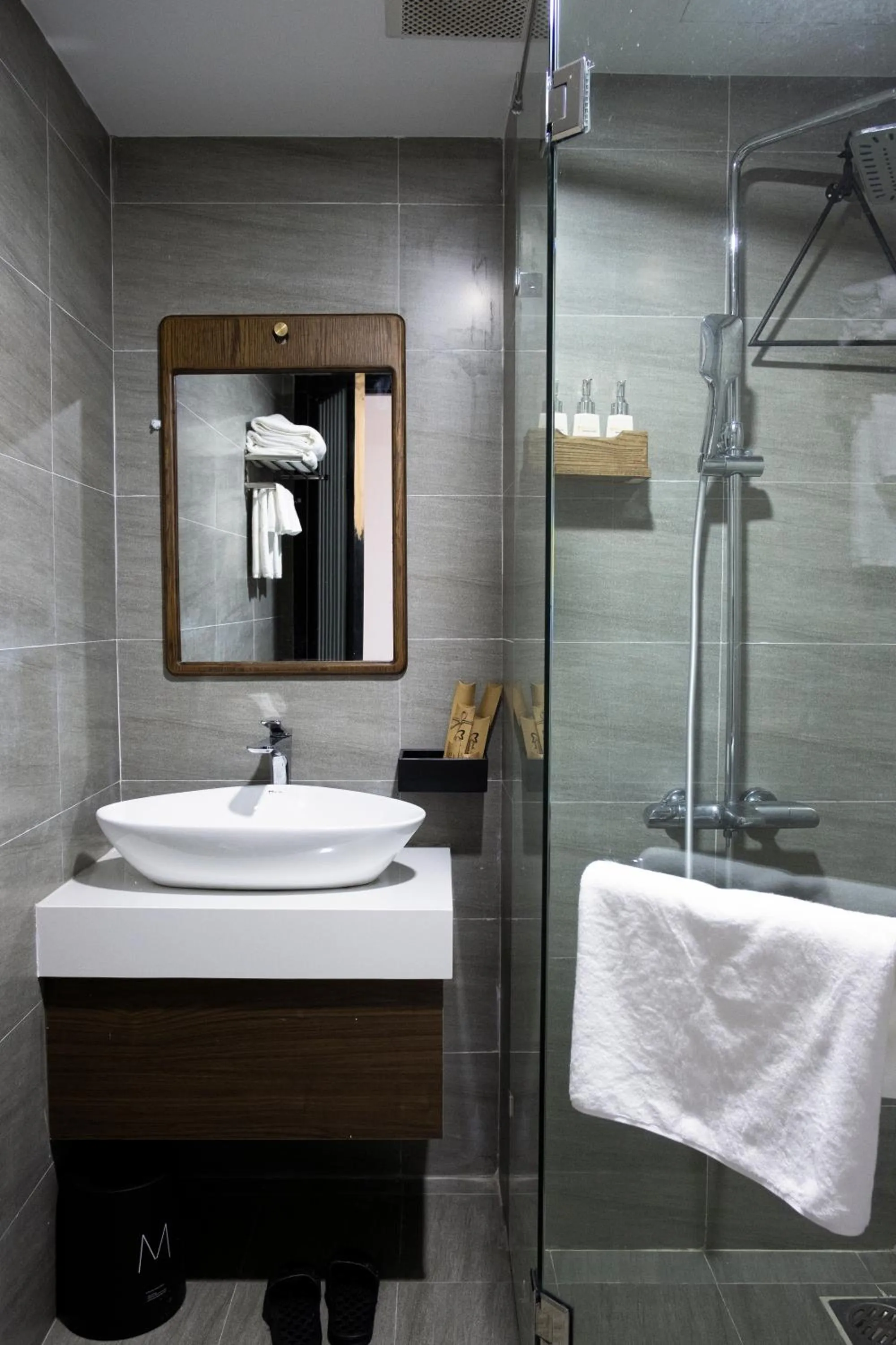 Bathroom in Quang Vinh Apartment and Hotel Hoi An