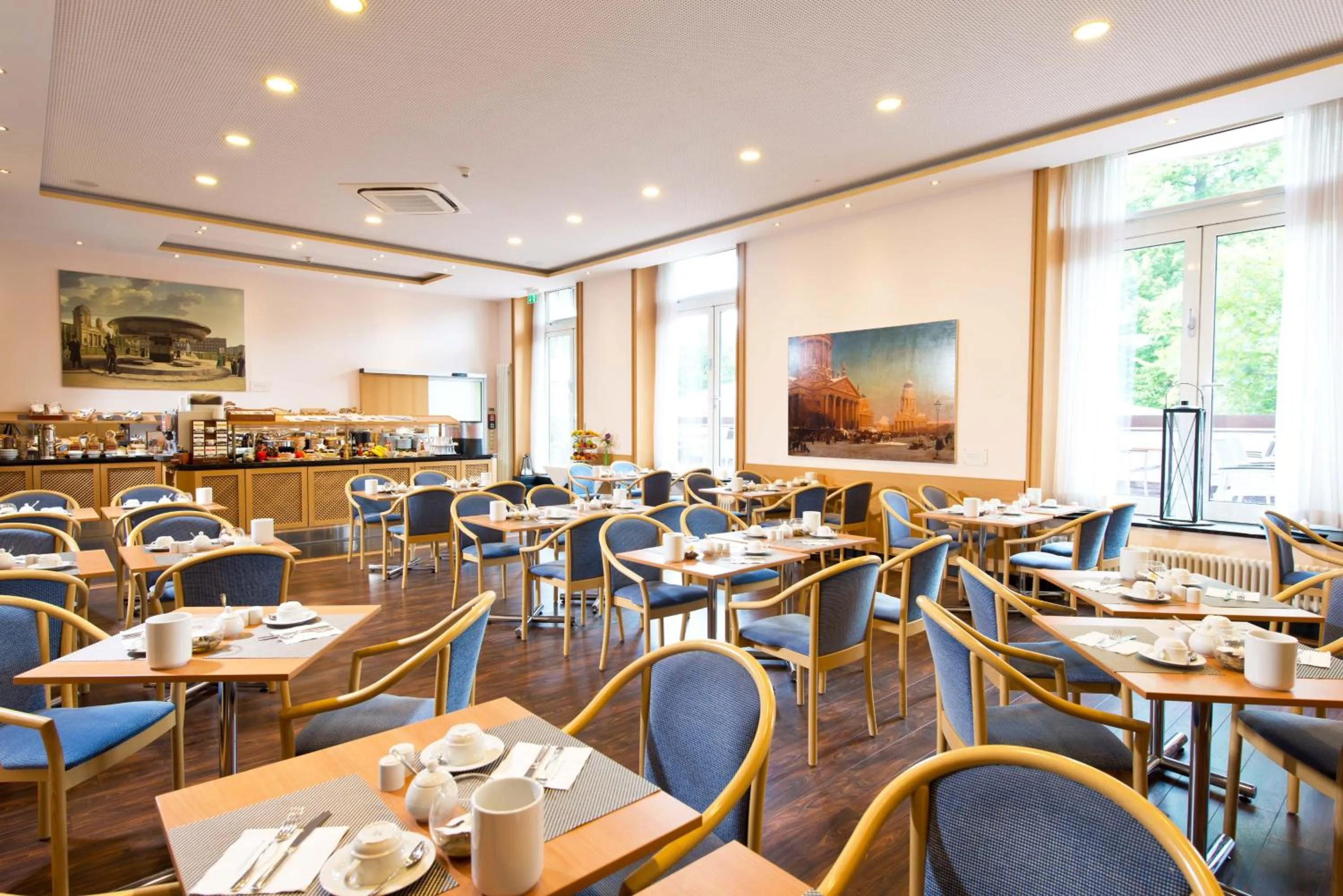 Restaurant/places to eat in Living Hotel Weißensee