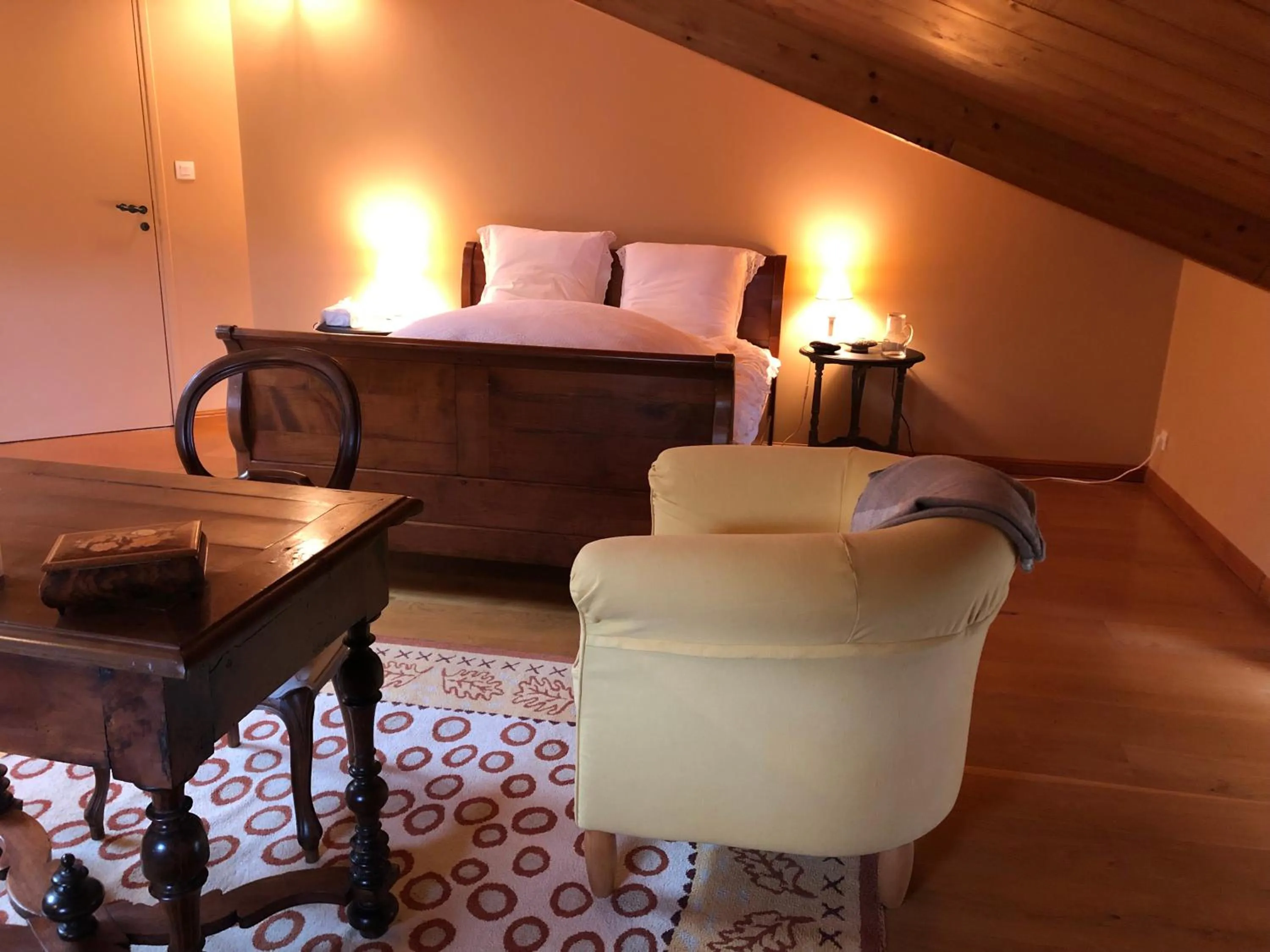 Bedroom, Bed in Vaste chambre proche Toulouse dans Toulousaine 18ème