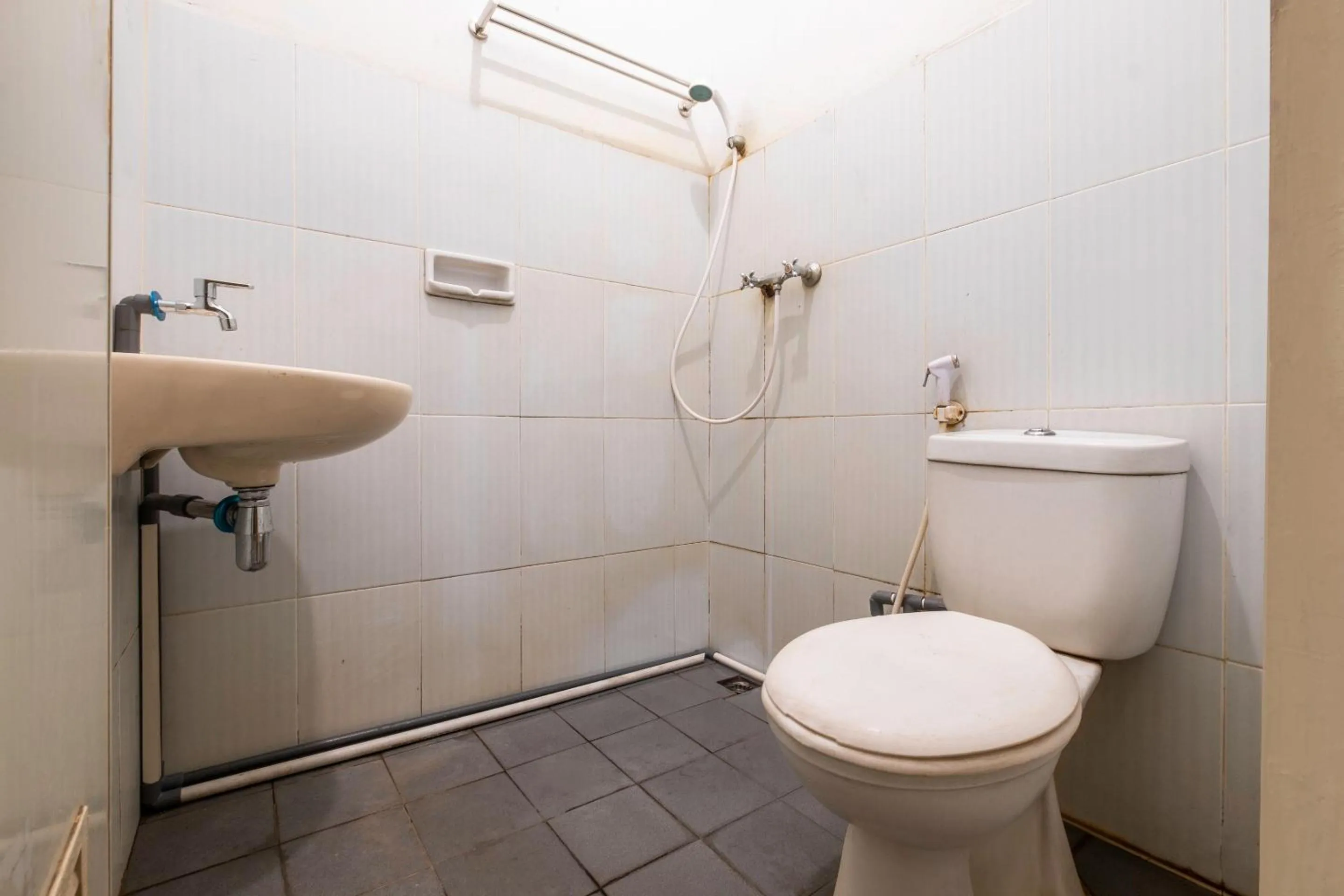 Bathroom in Hotel O Riau Near Gedung Sate Formerly Patradisa