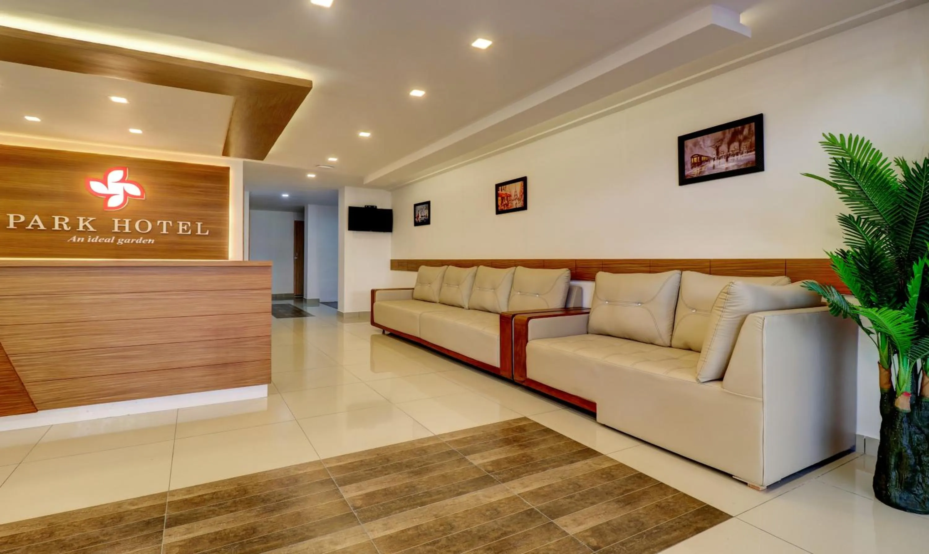 Lobby or reception in Treebo Park - 500m from Medical College