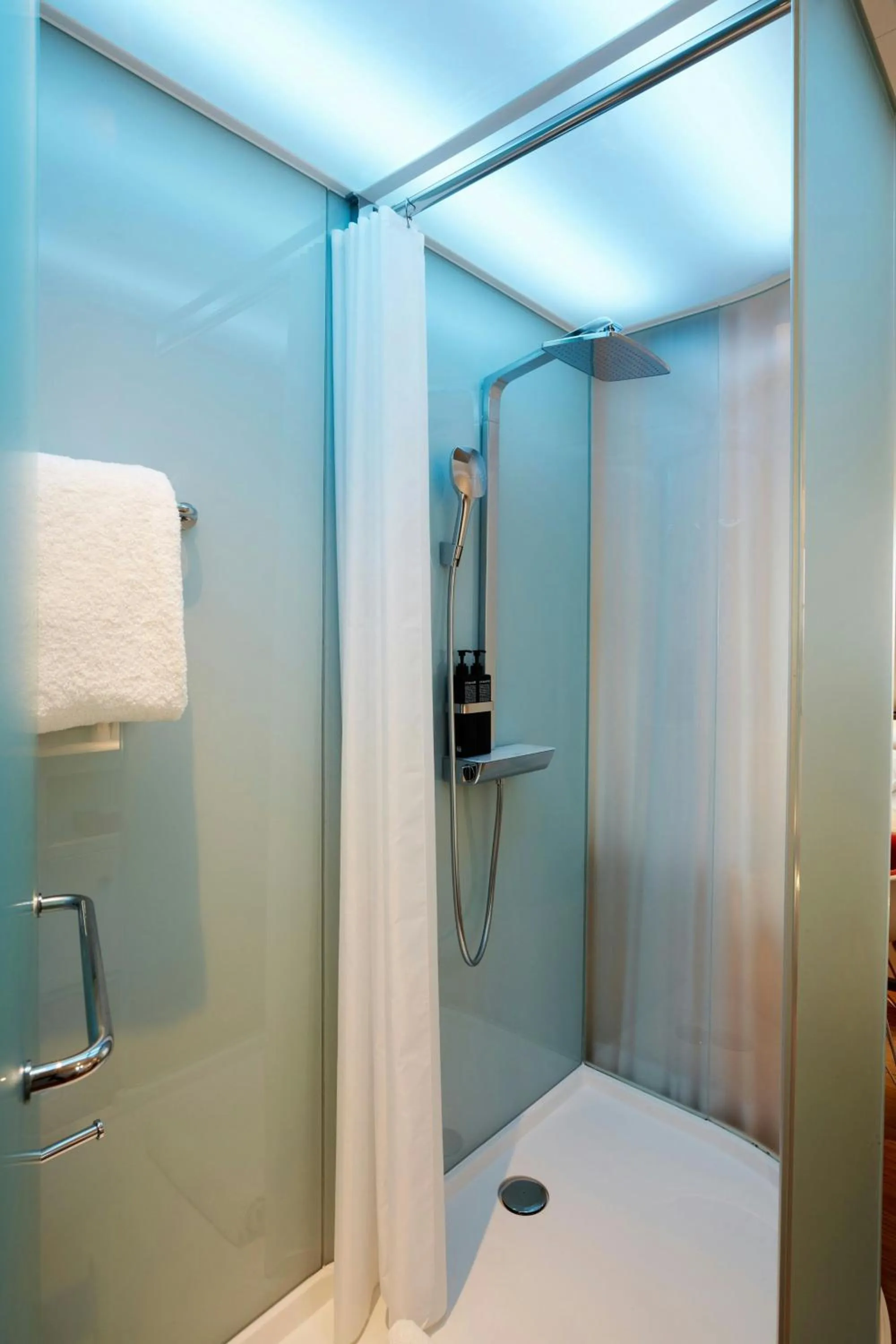 Bedroom in citizenM Geneva