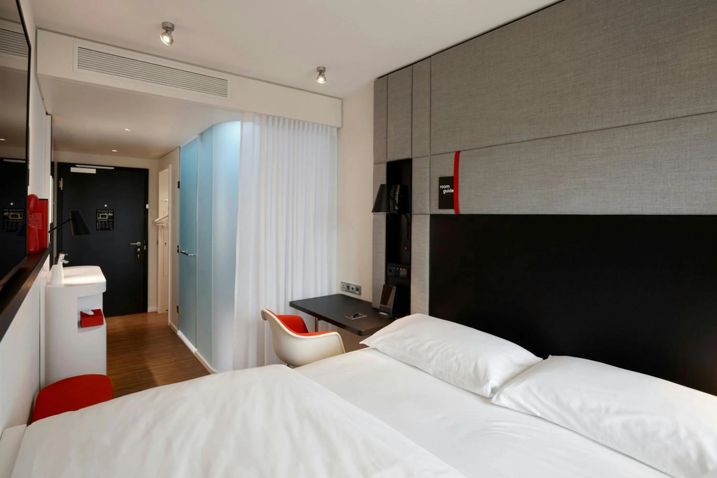 Bedroom, Bed in citizenM Geneva