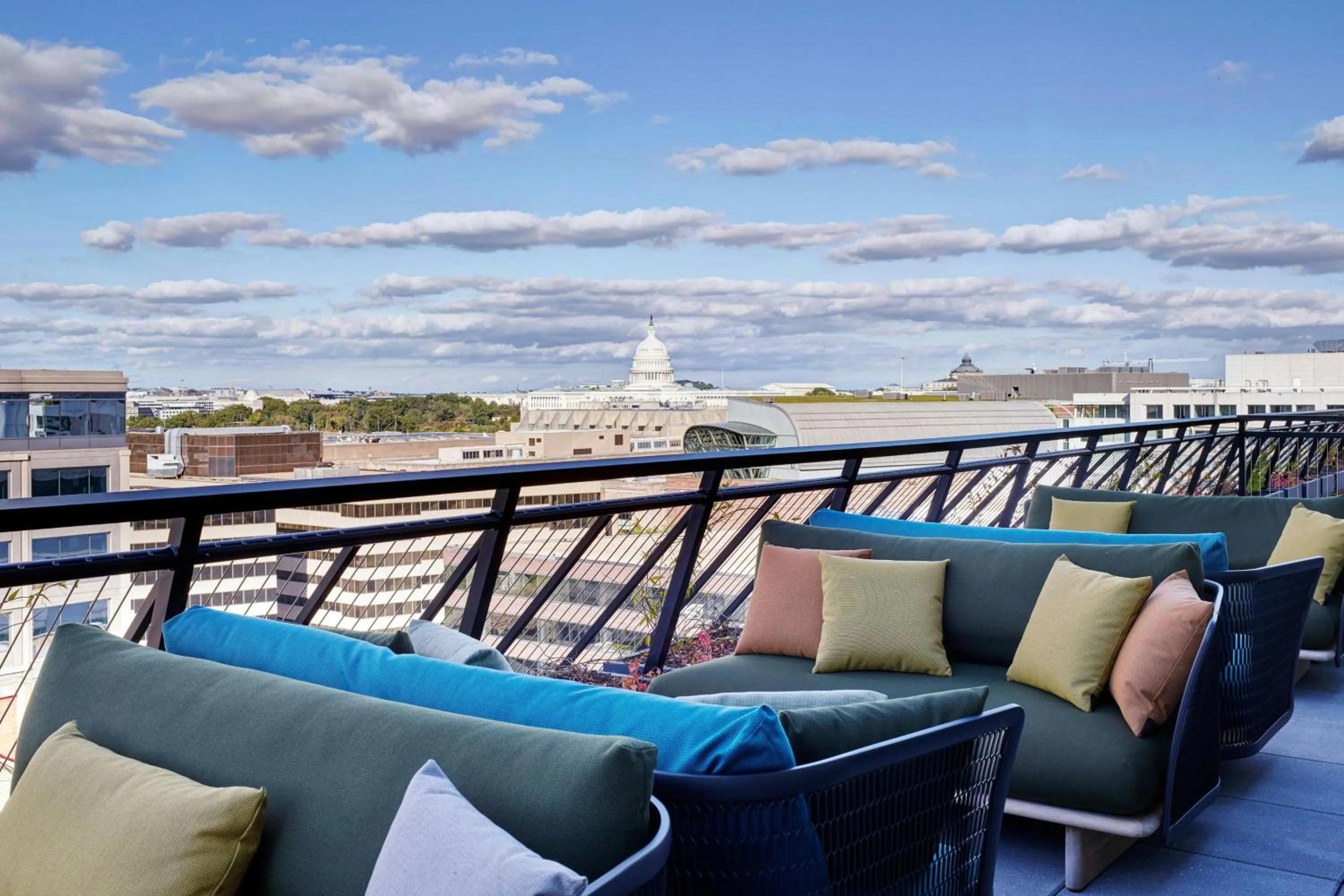 Lounge or bar in citizenM Washington Capital