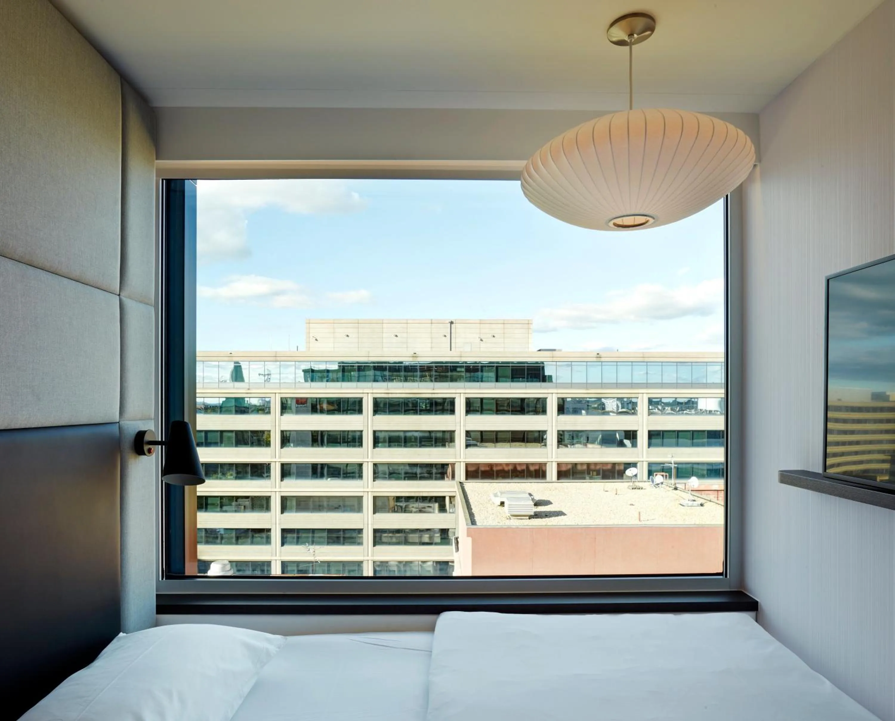 Property building, Bed in citizenM Washington Capital