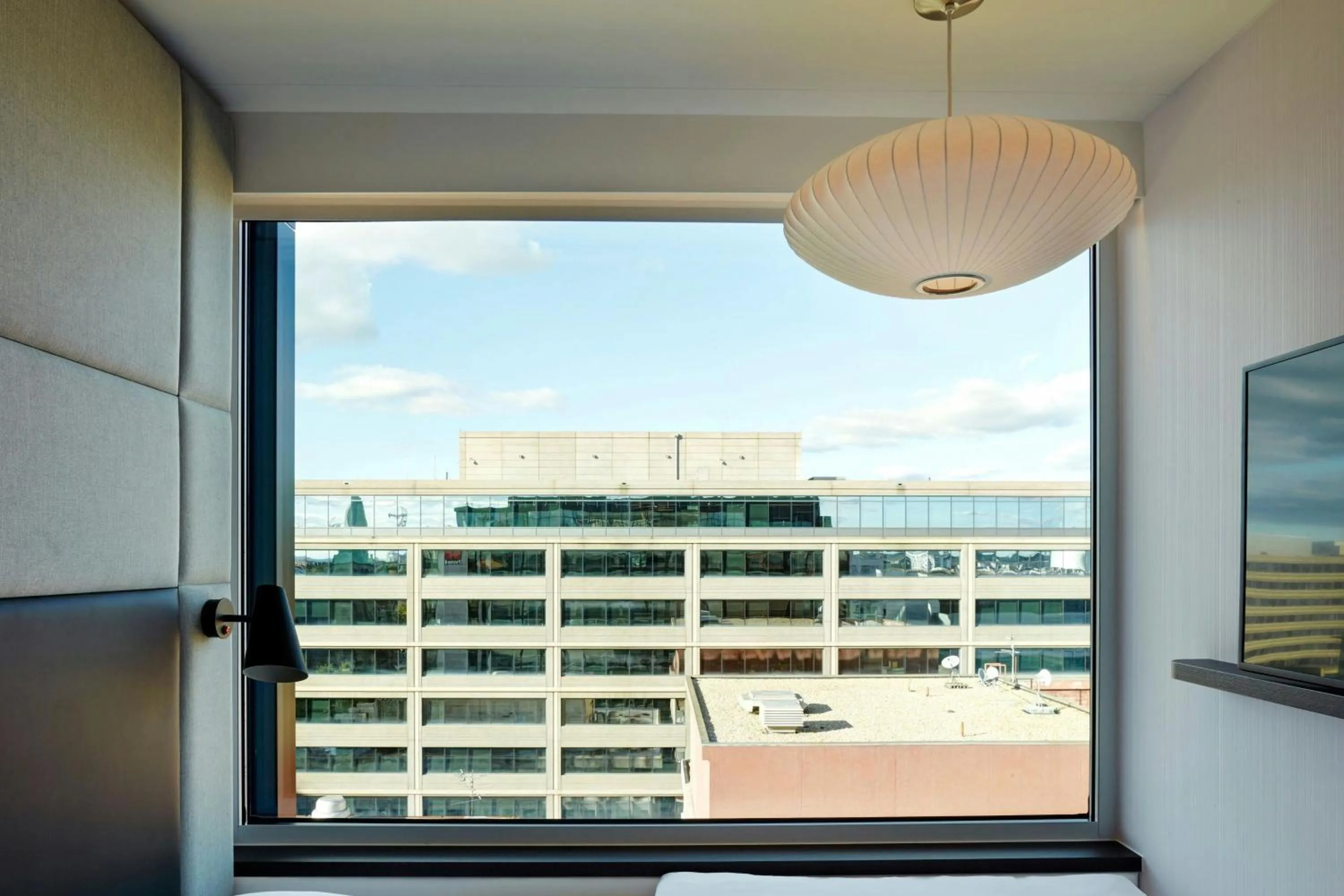 Bedroom in citizenM Washington Capital