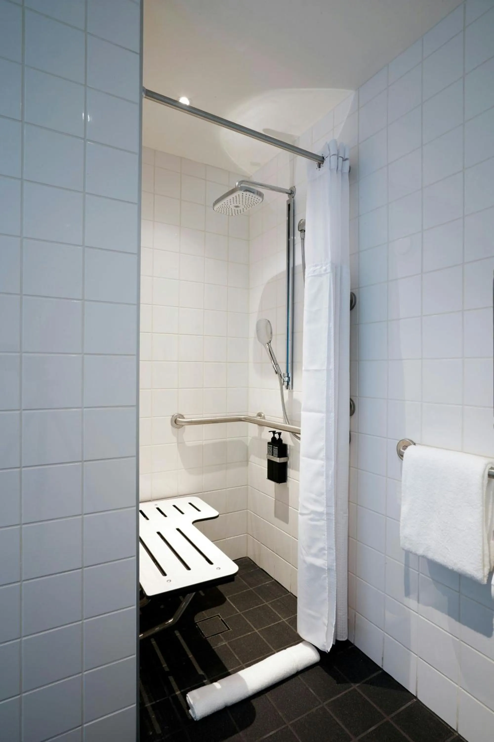 Bedroom in citizenM Washington Capital