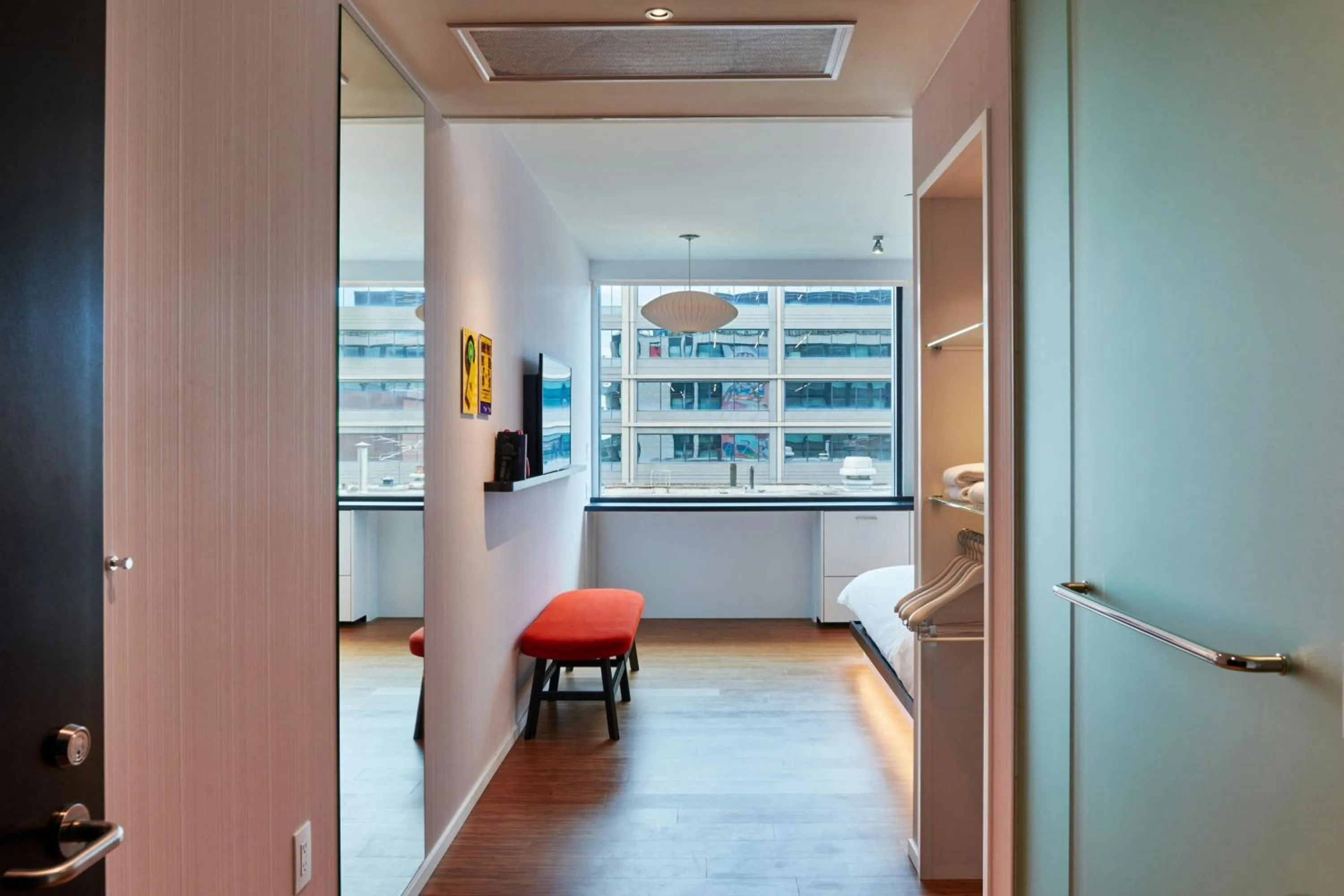 Bedroom in citizenM Washington Capital