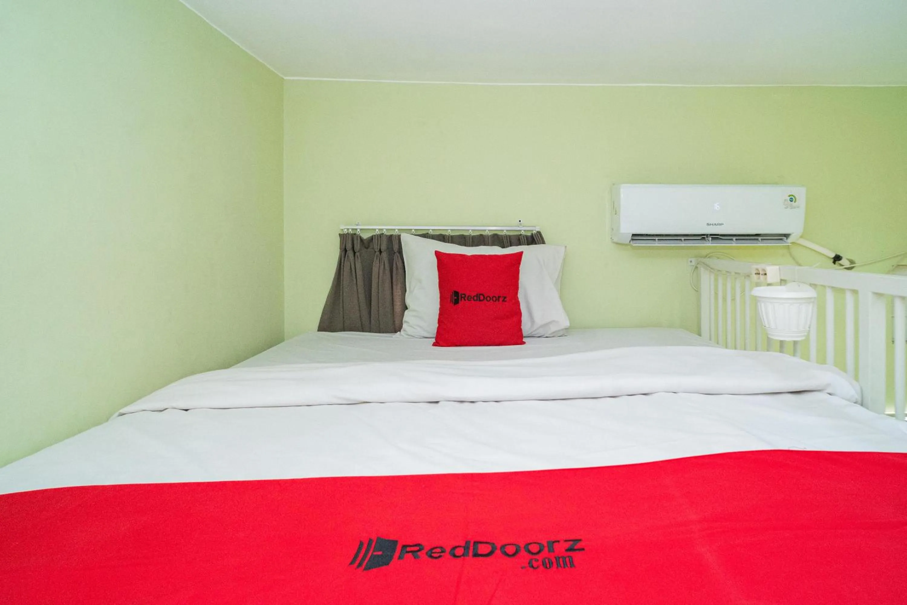 Bedroom, Bed in RedDoorz Syariah near Suncity Mall Sidoarjo