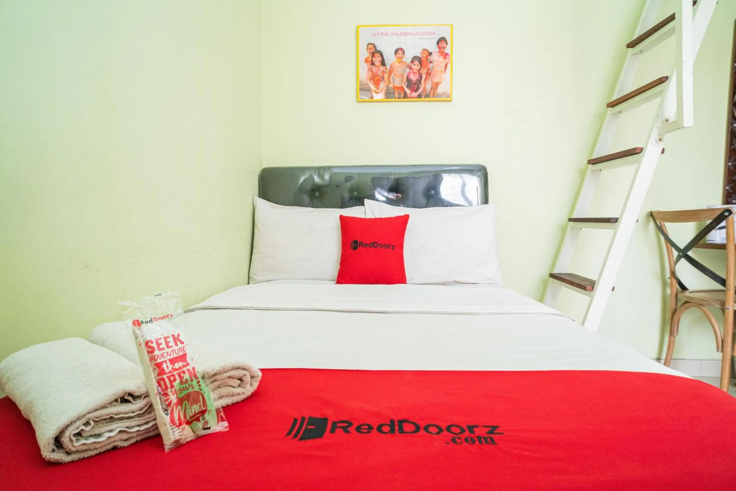 Bedroom, Bed in RedDoorz Syariah near Suncity Mall Sidoarjo