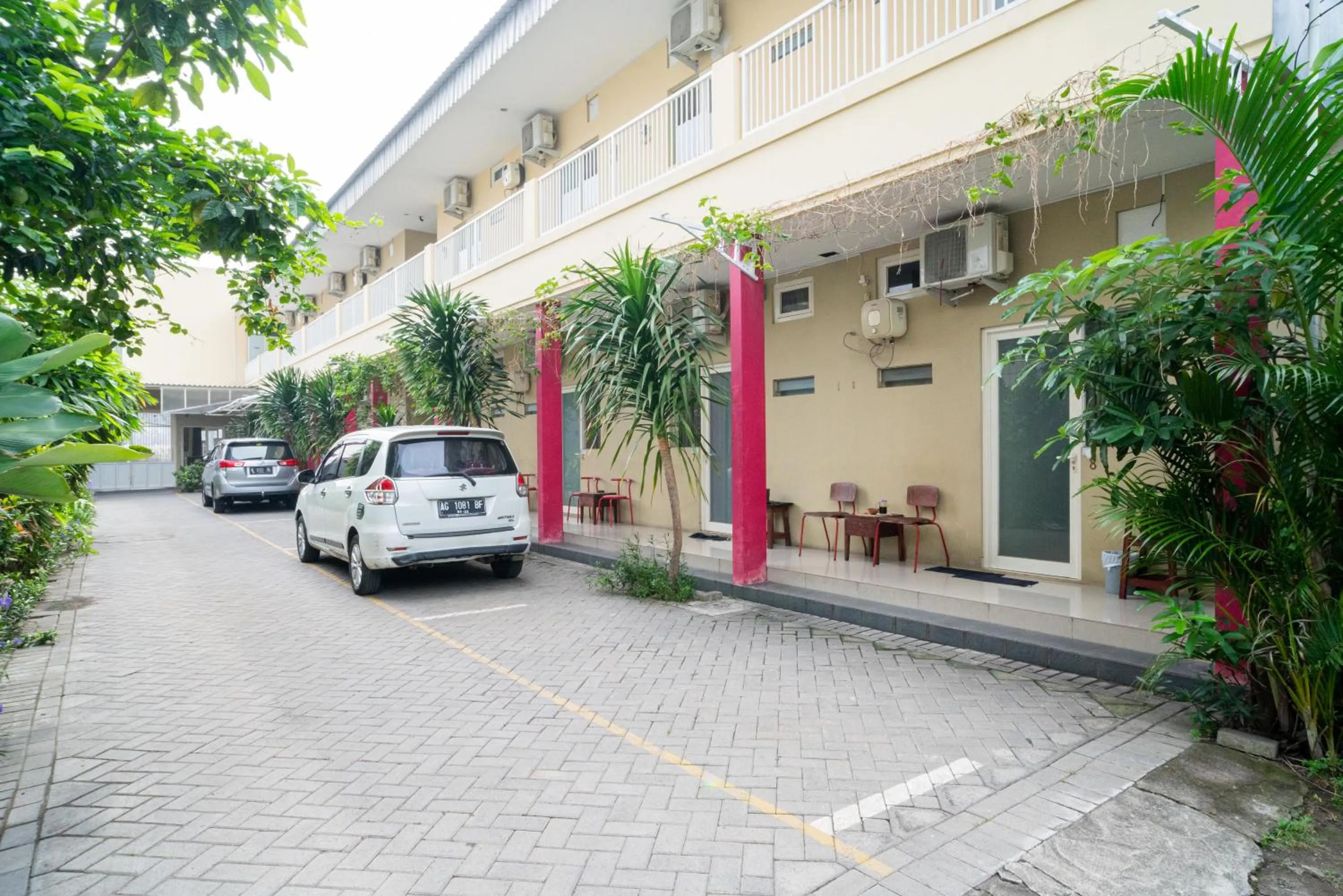 Parking in RedDoorz Syariah near Suncity Mall Sidoarjo