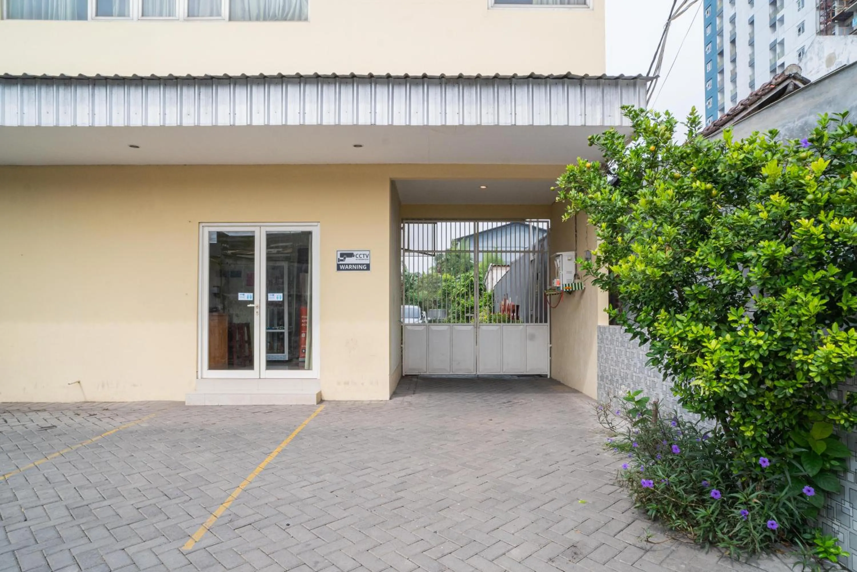 Property building in RedDoorz Syariah near Suncity Mall Sidoarjo