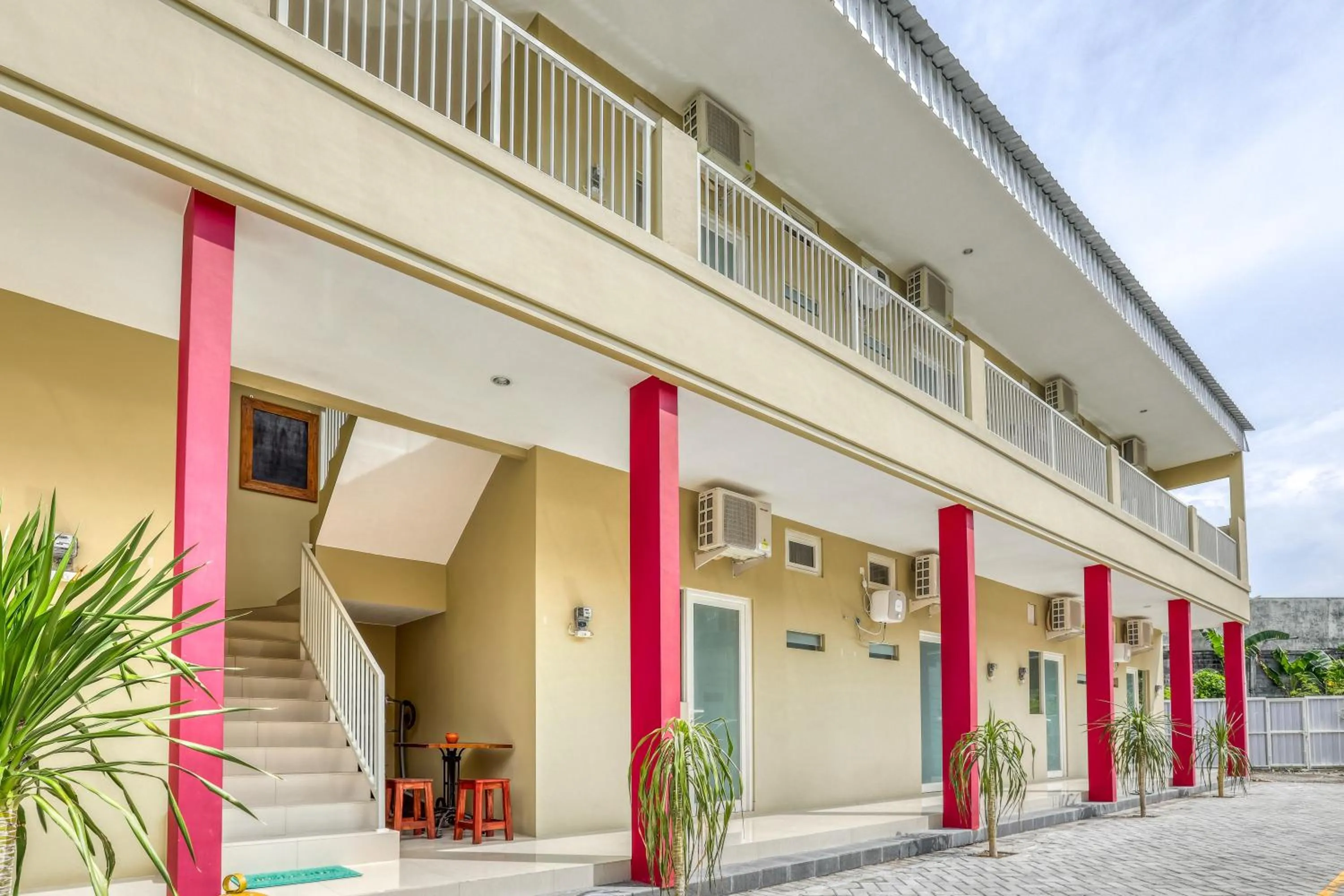 Facade/entrance in RedDoorz Syariah near Suncity Mall Sidoarjo