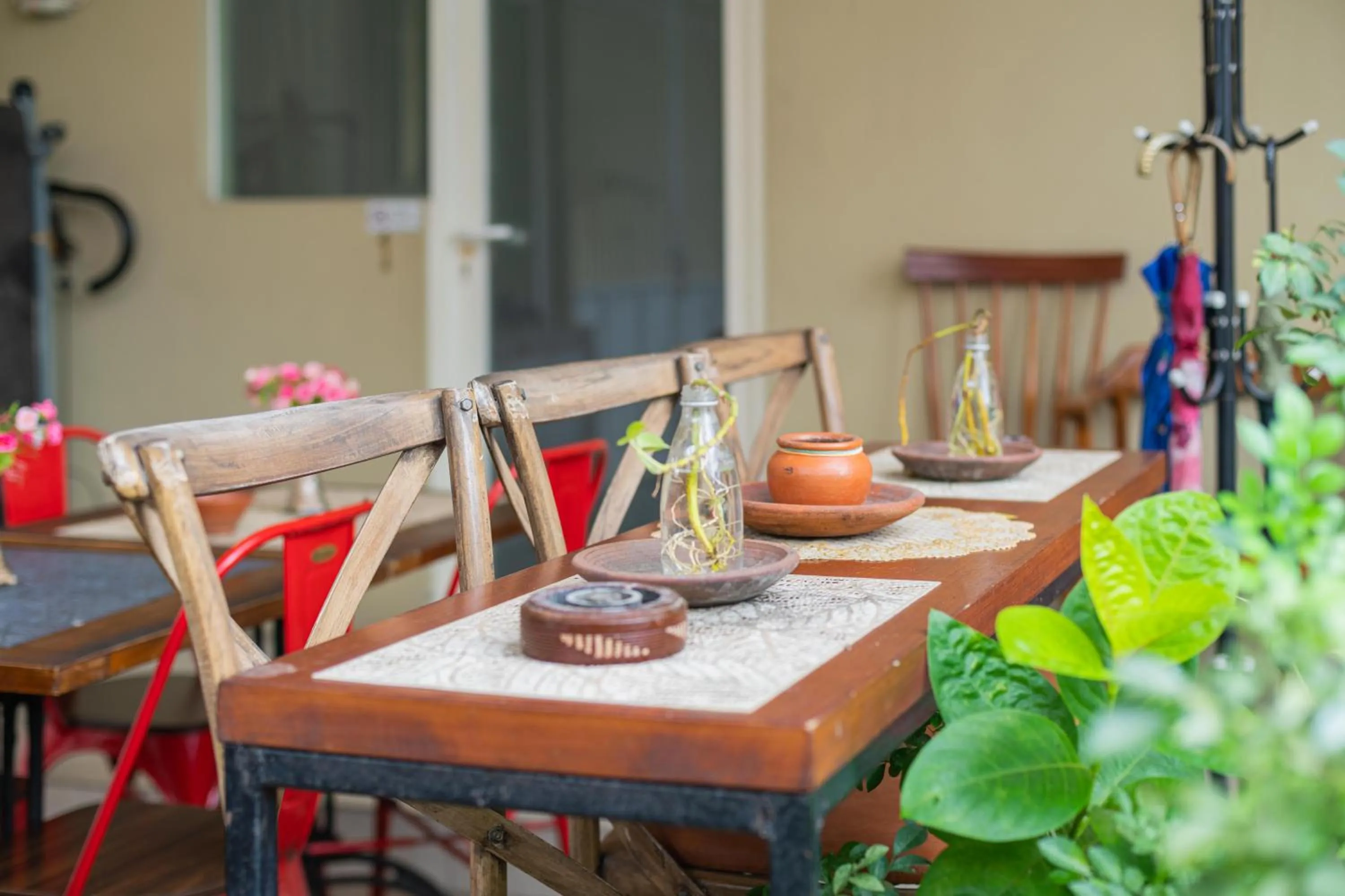 Dining area in RedDoorz Syariah near Suncity Mall Sidoarjo