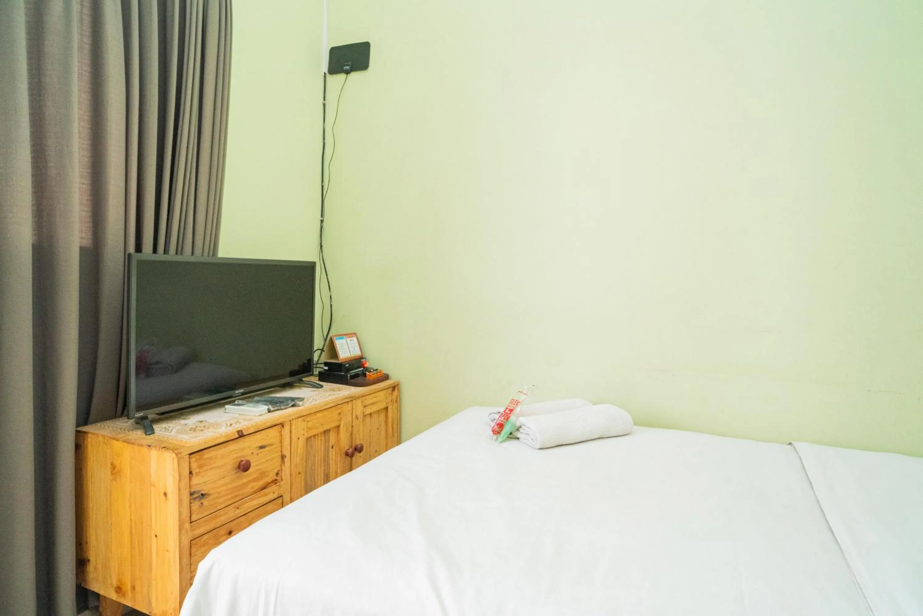 Bedroom, Bed in RedDoorz Syariah near Suncity Mall Sidoarjo