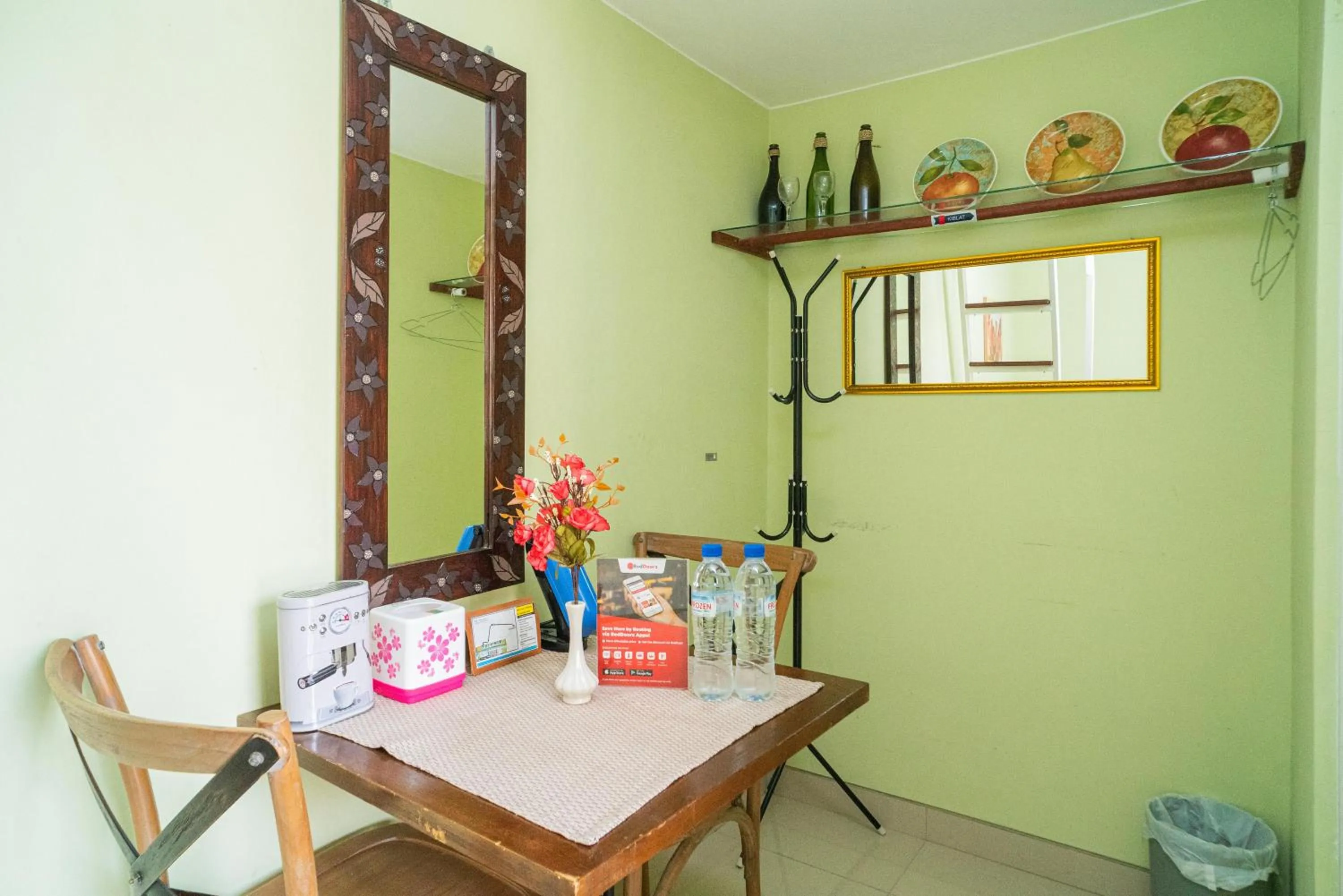 Dining area in RedDoorz Syariah near Suncity Mall Sidoarjo