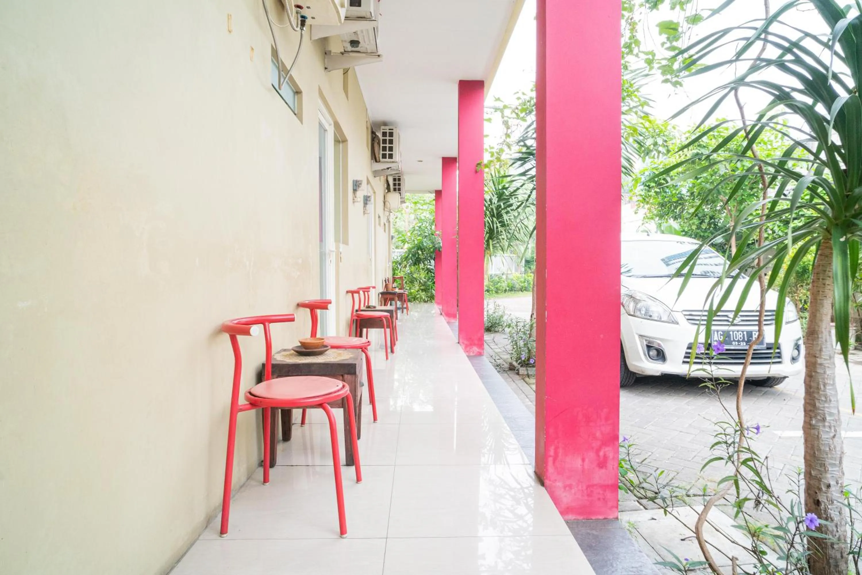 Balcony/Terrace in RedDoorz Syariah near Suncity Mall Sidoarjo