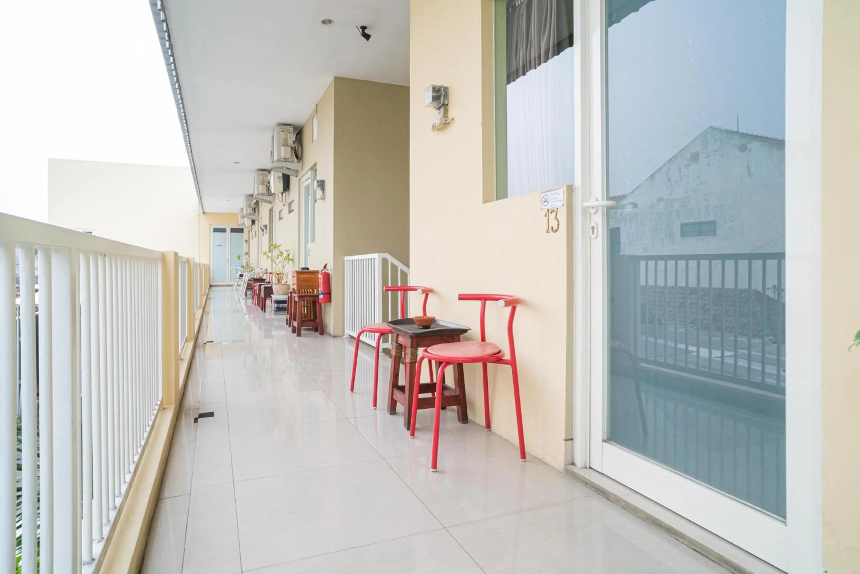 Balcony/Terrace in RedDoorz Syariah near Suncity Mall Sidoarjo