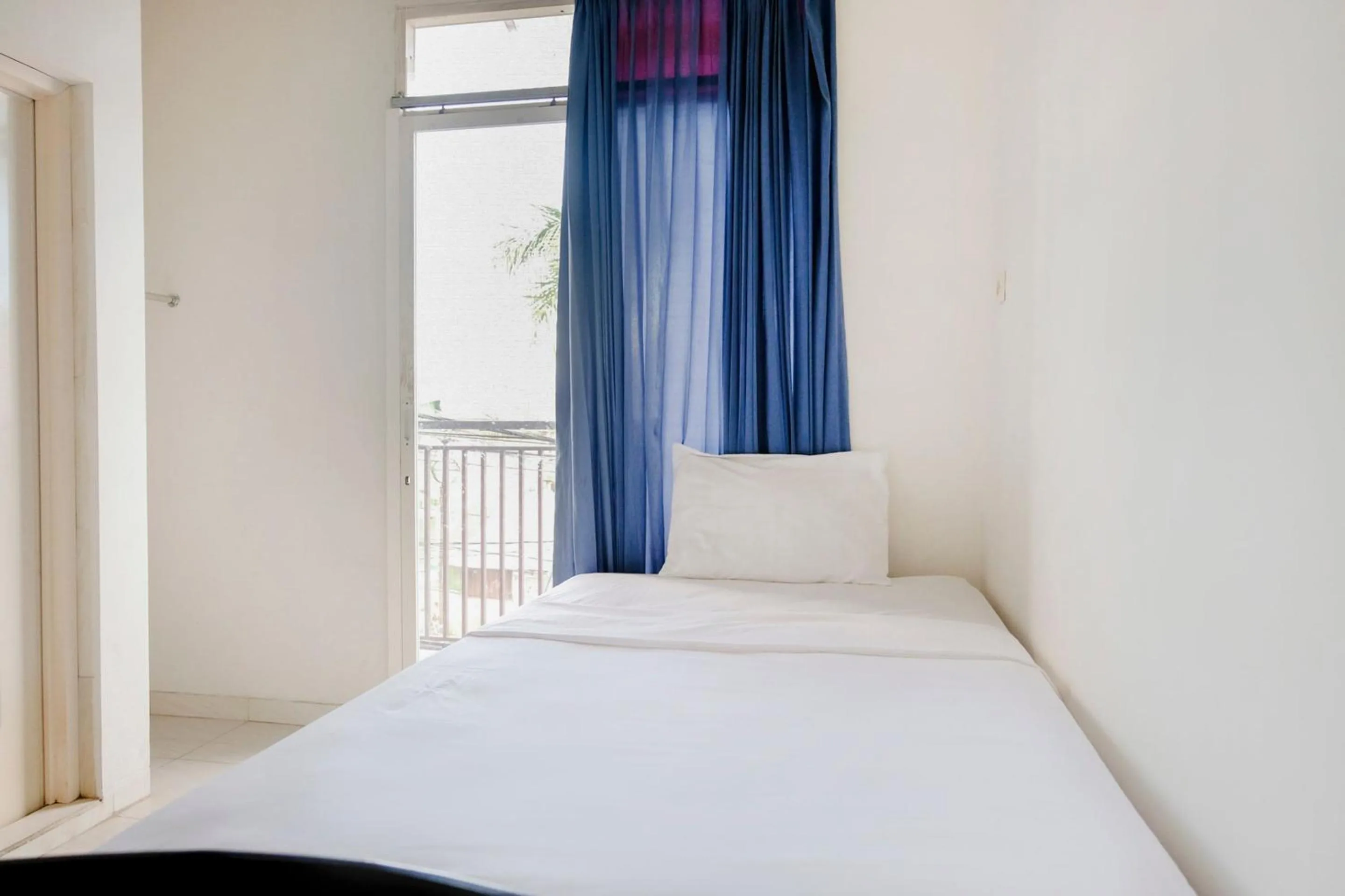 Bedroom in OYO Life 2760 Kost Simpang Borobudur 47