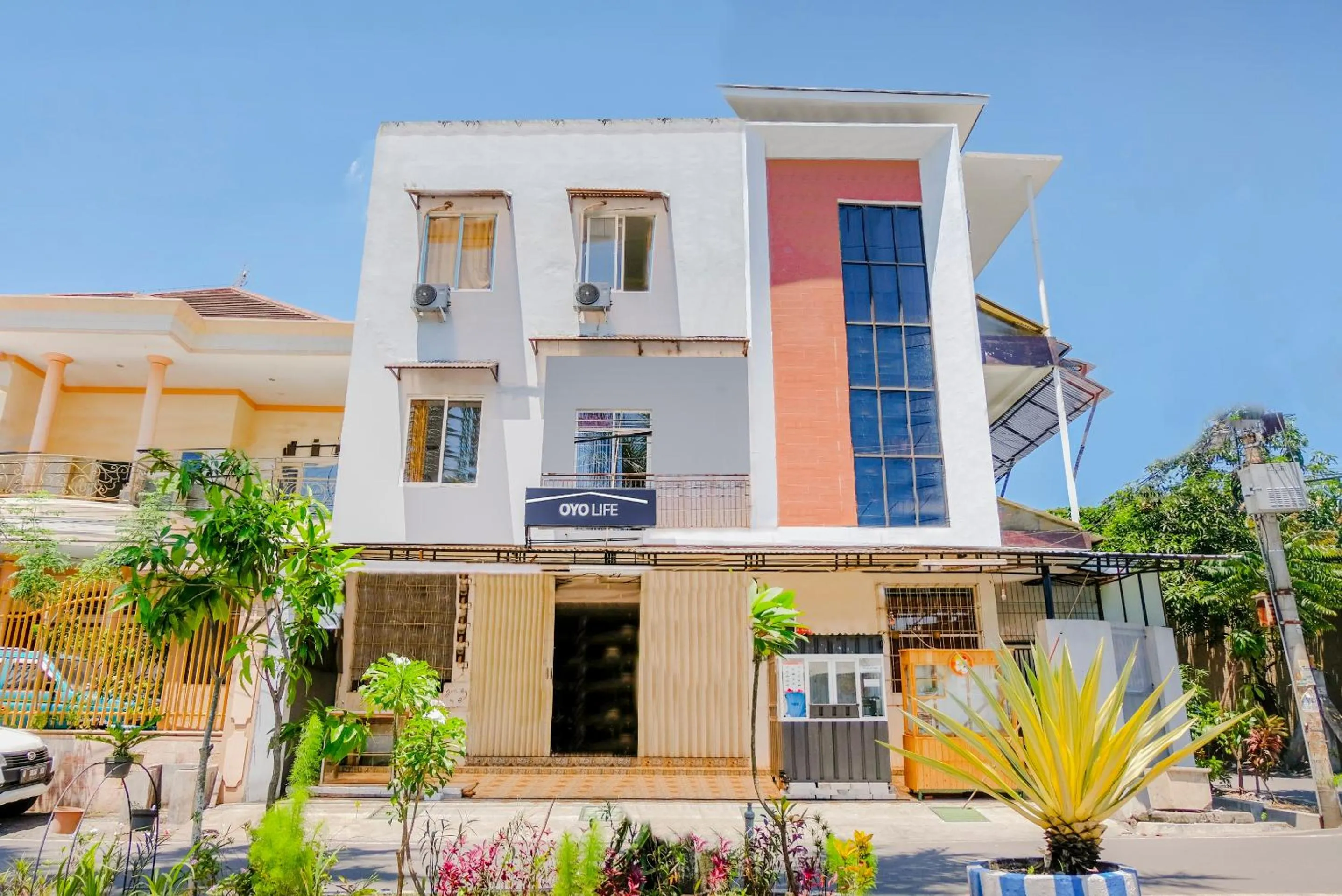 Property building in OYO Life 2760 Kost Simpang Borobudur 47