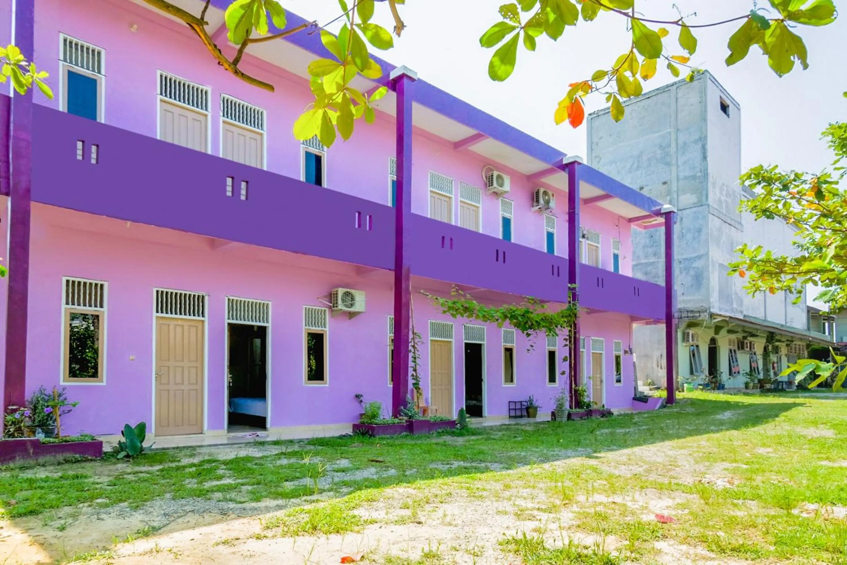 Facade/entrance in OYO Life 2745 Nabeza House